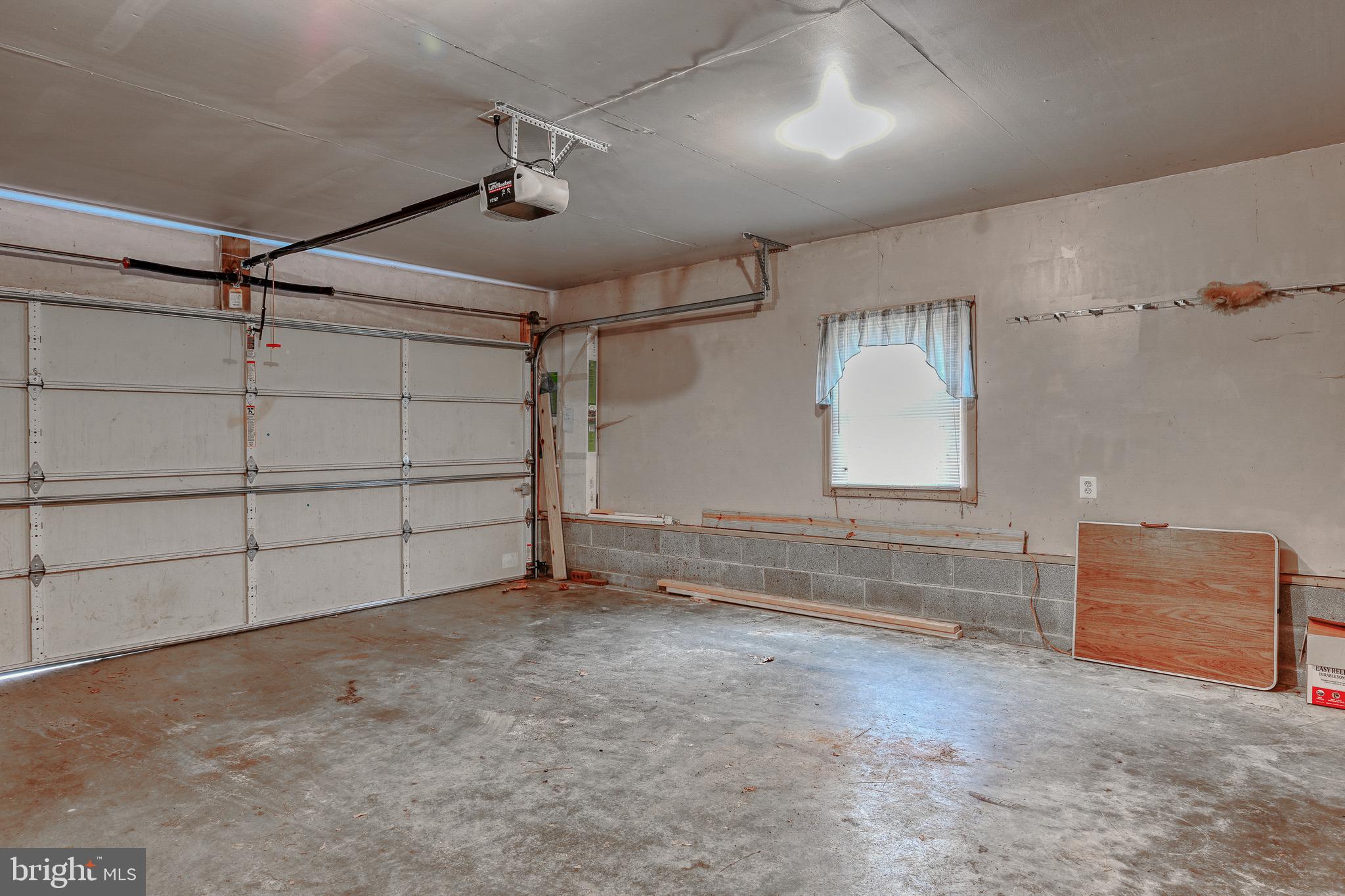 LAKE CAROLINE - Residential