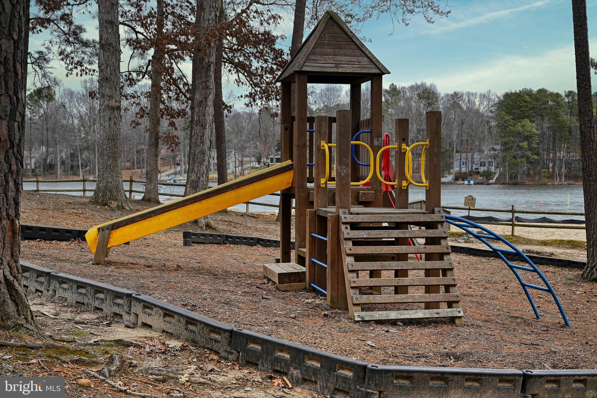 LAKE CAROLINE - Residential