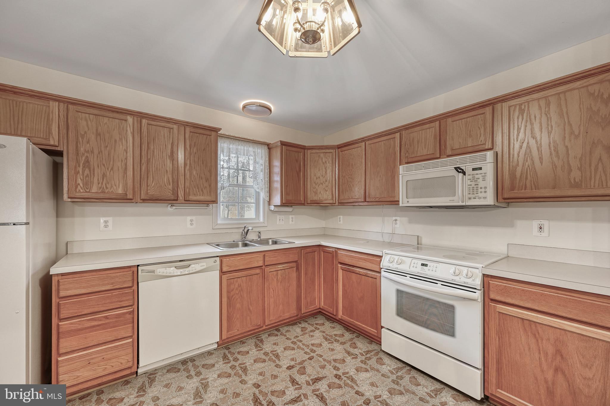 LAKE CAROLINE - Residential