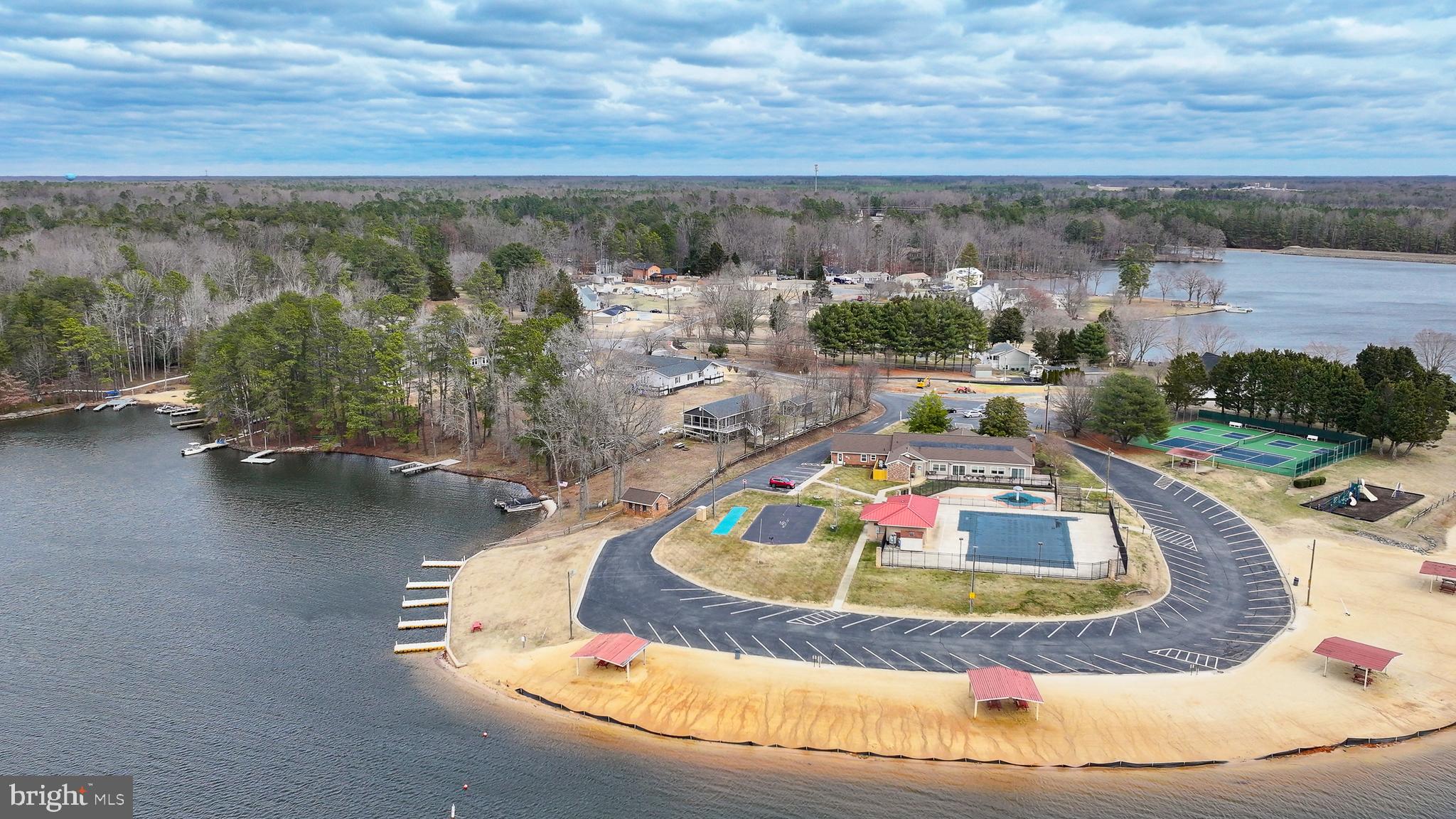 LAKE CAROLINE - Residential