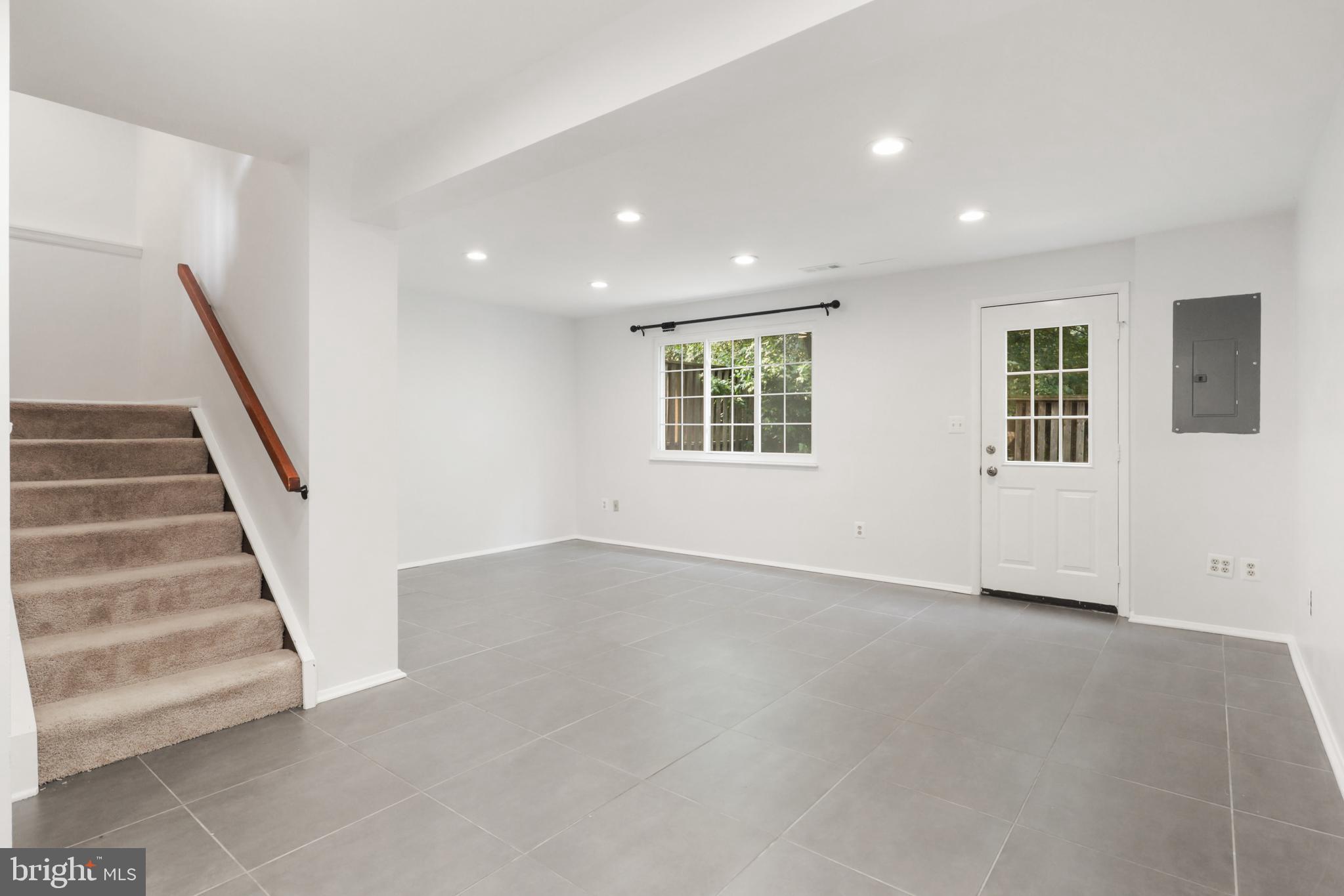 RESTON - Residential