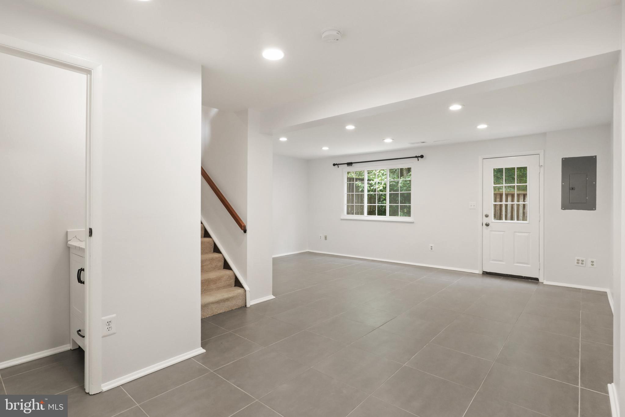 RESTON - Residential