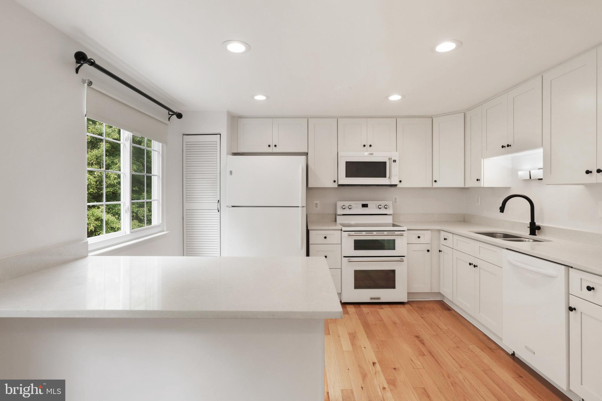 RESTON - Residential