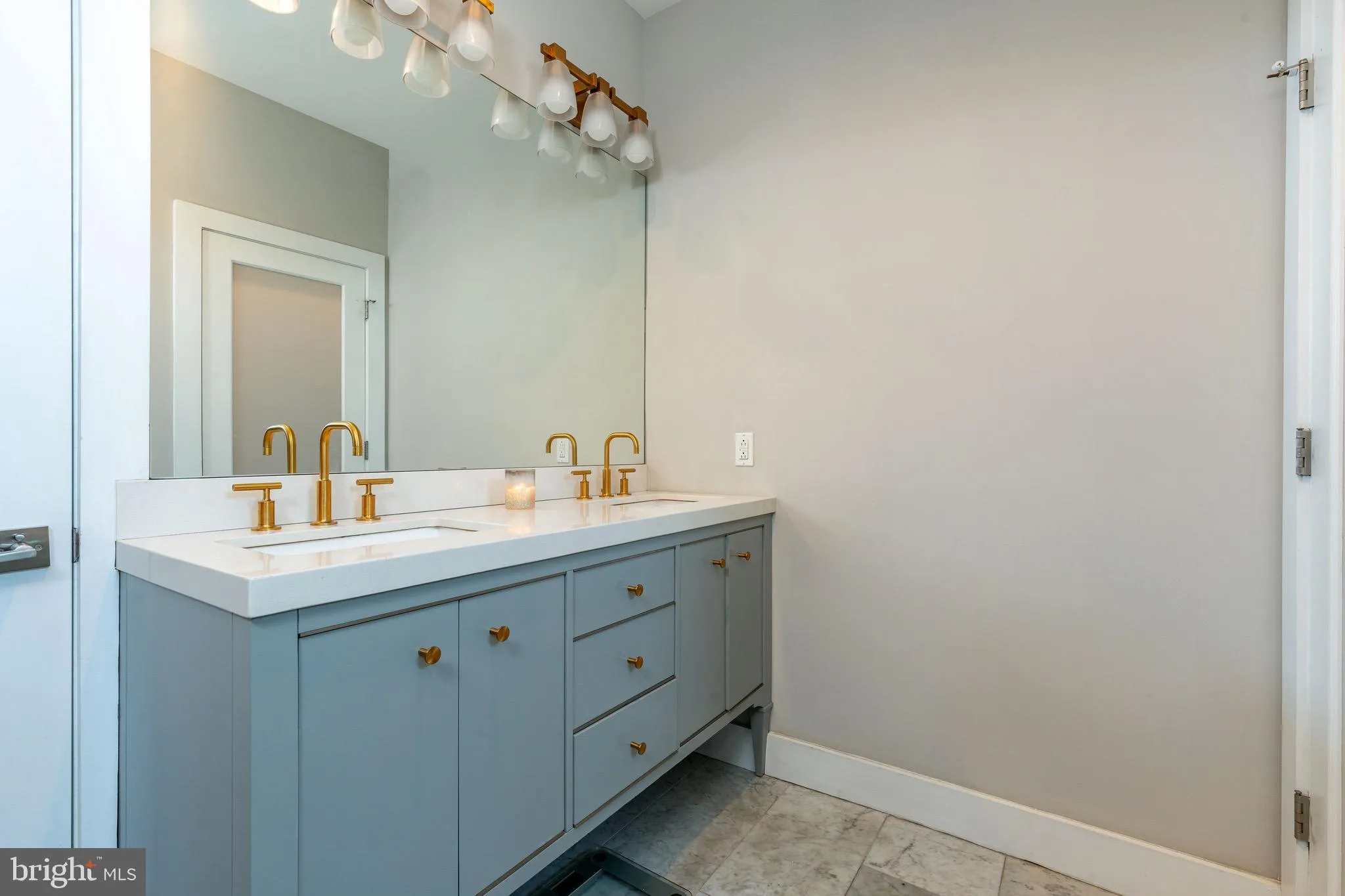 Philadelphia, Pennsylvania 19130, United States, 3 Bedrooms Bedrooms, ,4 BathroomsBathrooms,Residential,Contingent,184882