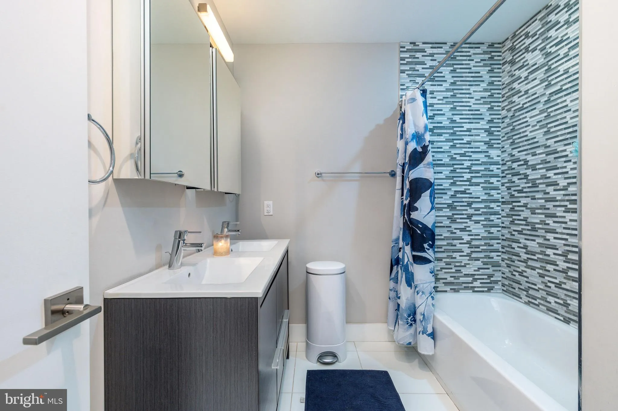 Philadelphia, Pennsylvania 19130, United States, 3 Bedrooms Bedrooms, ,4 BathroomsBathrooms,Residential,Contingent,184882