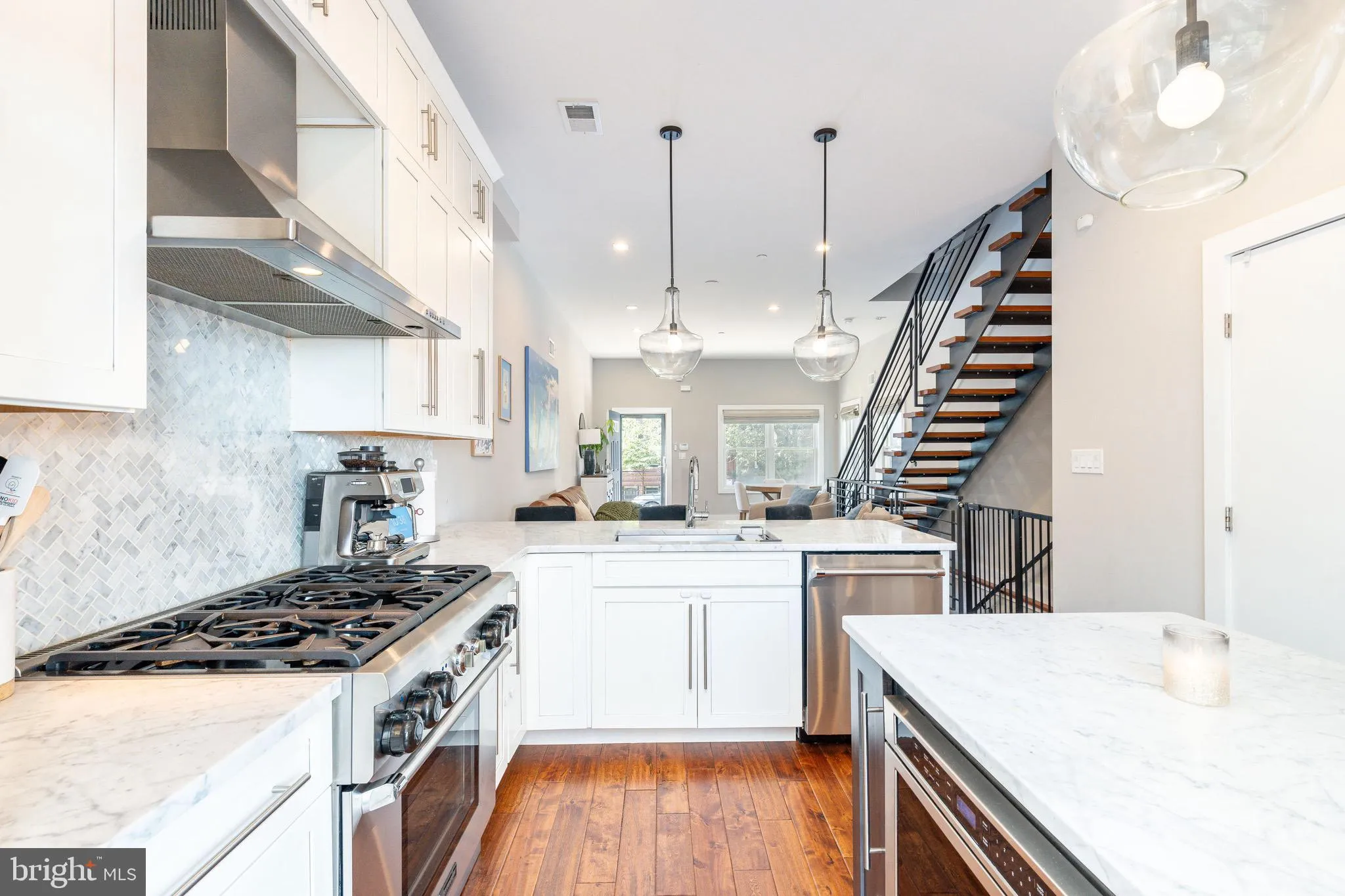 Philadelphia, Pennsylvania 19130, United States, 3 Bedrooms Bedrooms, ,4 BathroomsBathrooms,Residential,Contingent,184882