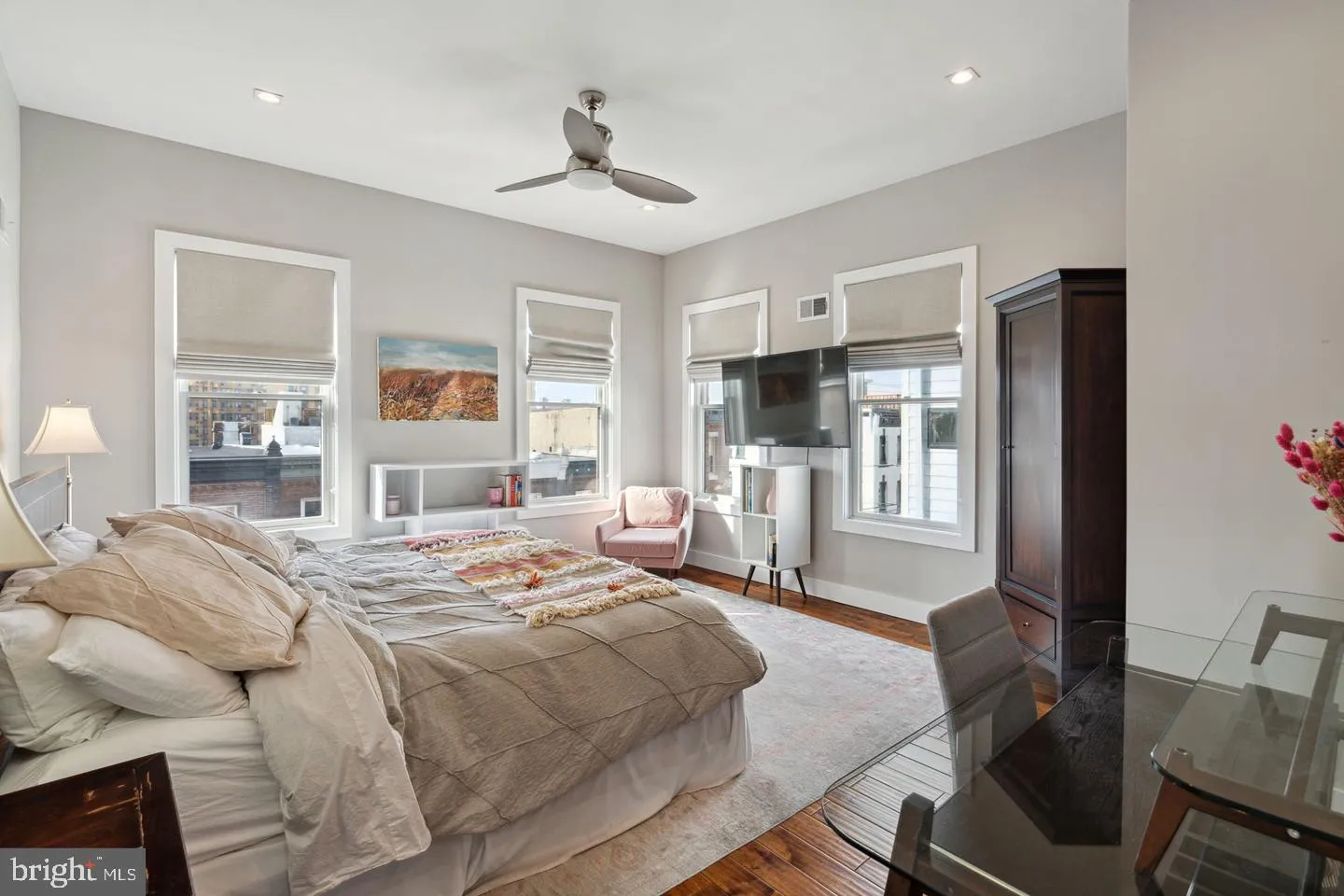 Philadelphia, Pennsylvania 19130, United States, 3 Bedrooms Bedrooms, ,4 BathroomsBathrooms,Residential,Contingent,184882