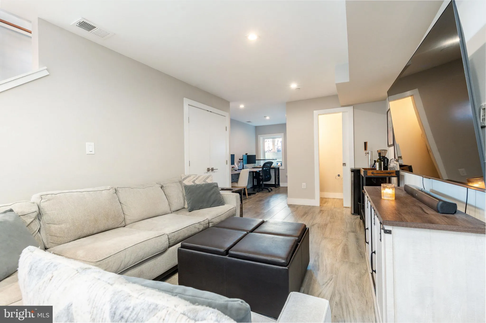 Philadelphia, Pennsylvania 19130, United States, 3 Bedrooms Bedrooms, ,4 BathroomsBathrooms,Residential,Contingent,184882