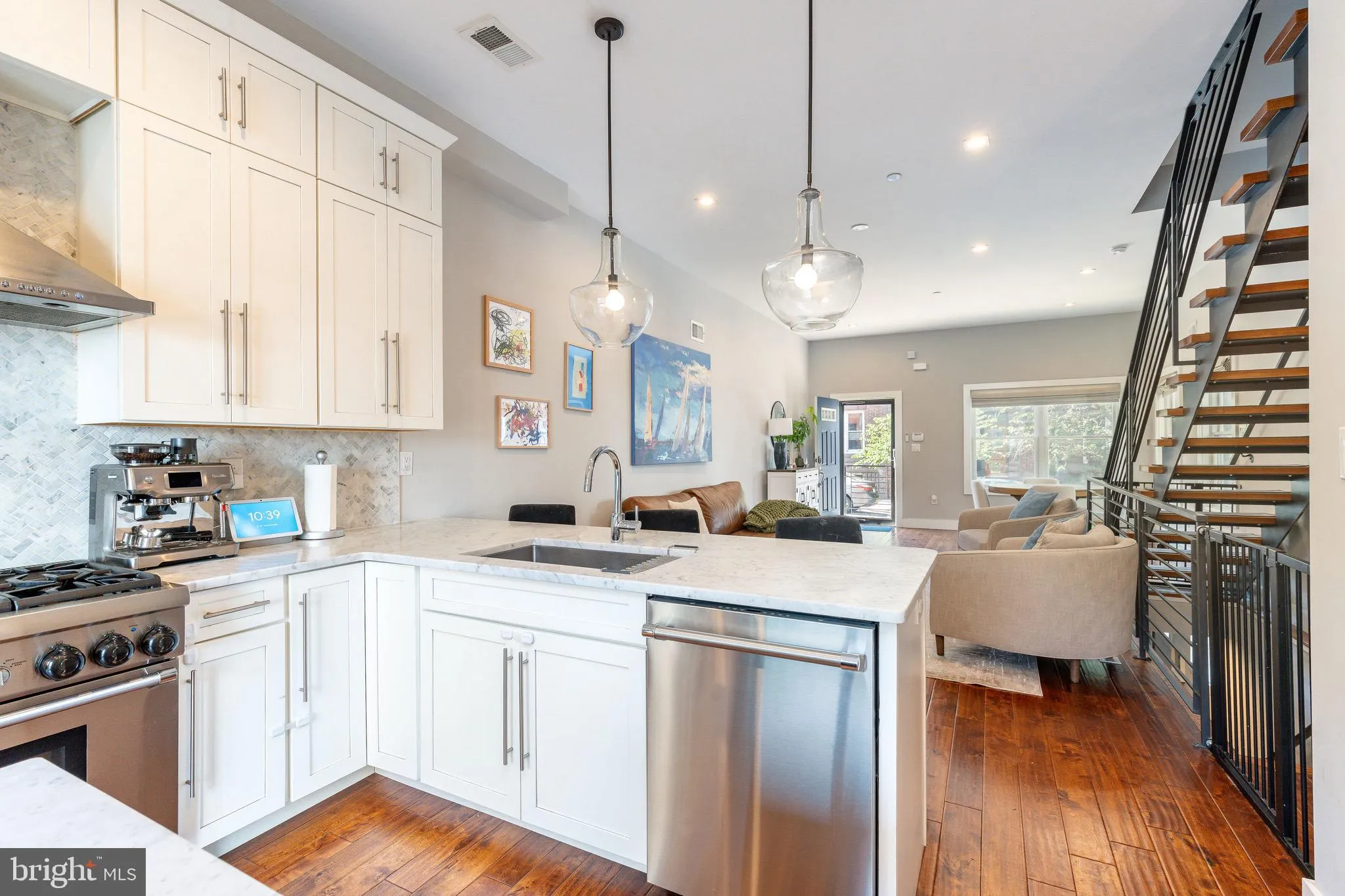 Philadelphia, Pennsylvania 19130, United States, 3 Bedrooms Bedrooms, ,4 BathroomsBathrooms,Residential,Contingent,184882