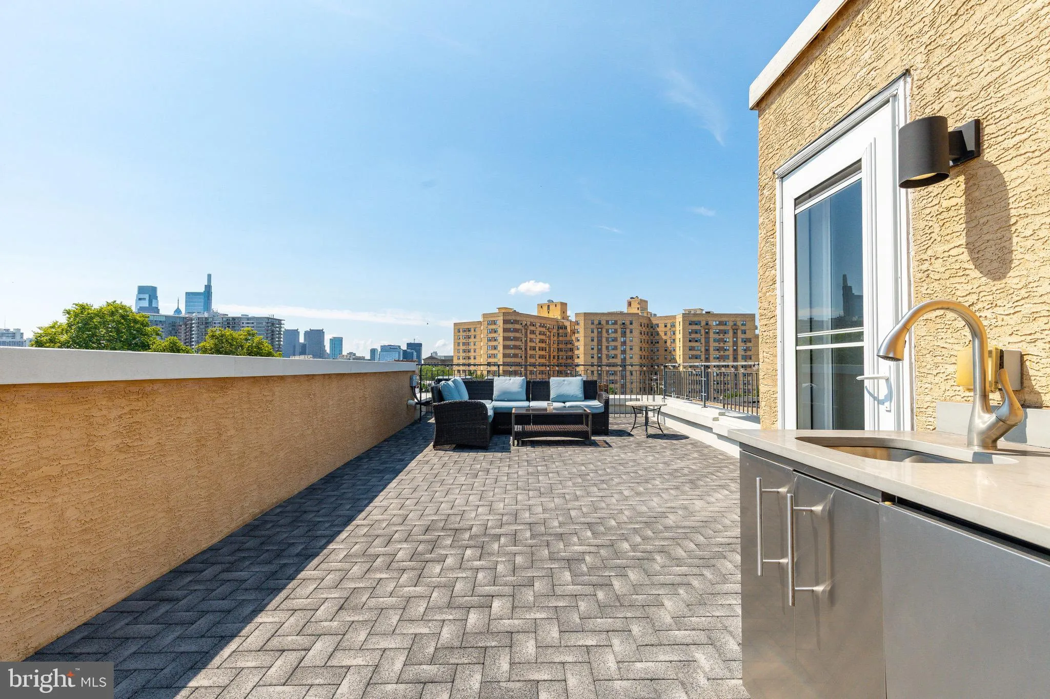 Philadelphia, Pennsylvania 19130, United States, 3 Bedrooms Bedrooms, ,4 BathroomsBathrooms,Residential,Contingent,184882