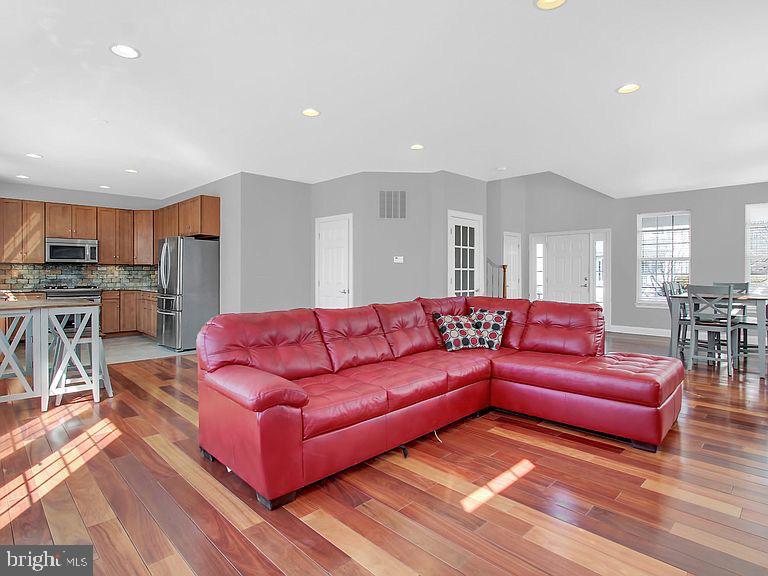 HOPEWELL POINTE - Residential