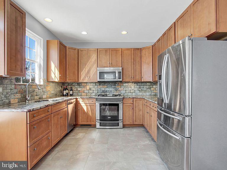 HOPEWELL POINTE - Residential