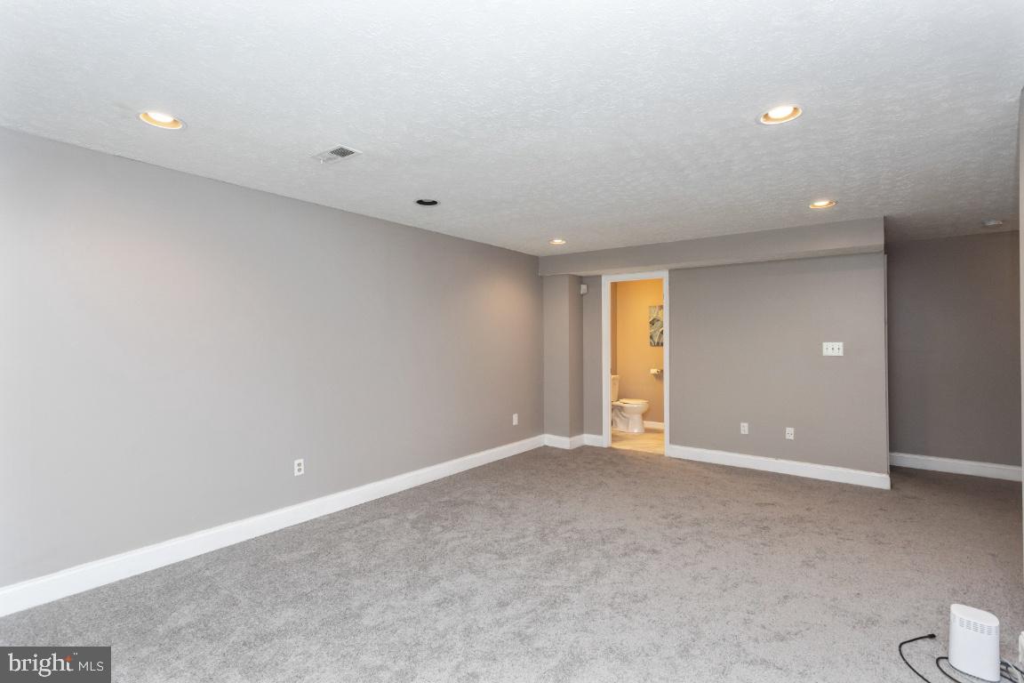 OAKWOOD VILLAGE - Residential