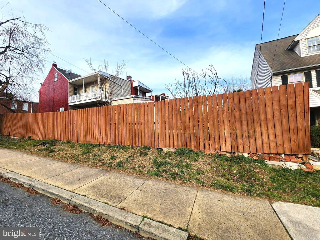 Photo of 766 Poplar Street, Lancaster, PA 17603 (MLS # PALA2047862)