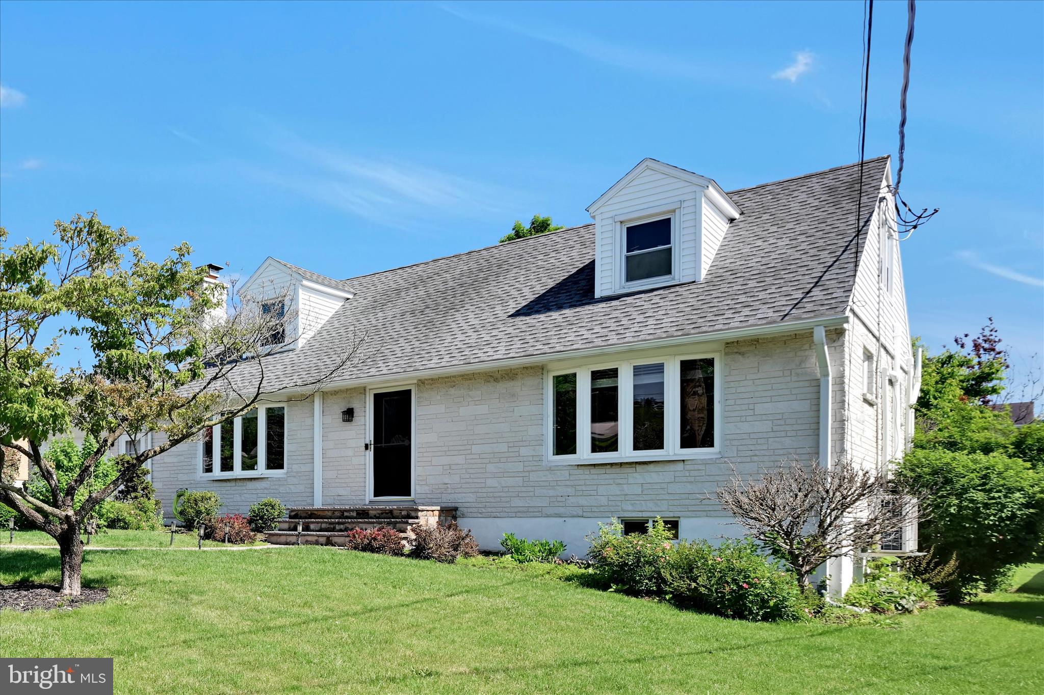 14 W WALNUT STREET