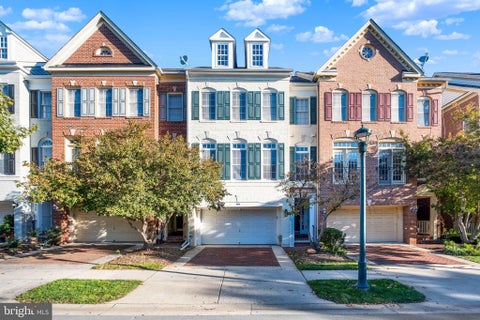 Photo of 401 Oak Knoll Terrace, ROCKVILLE, MD 20850 (MLS # MDMC2260980)