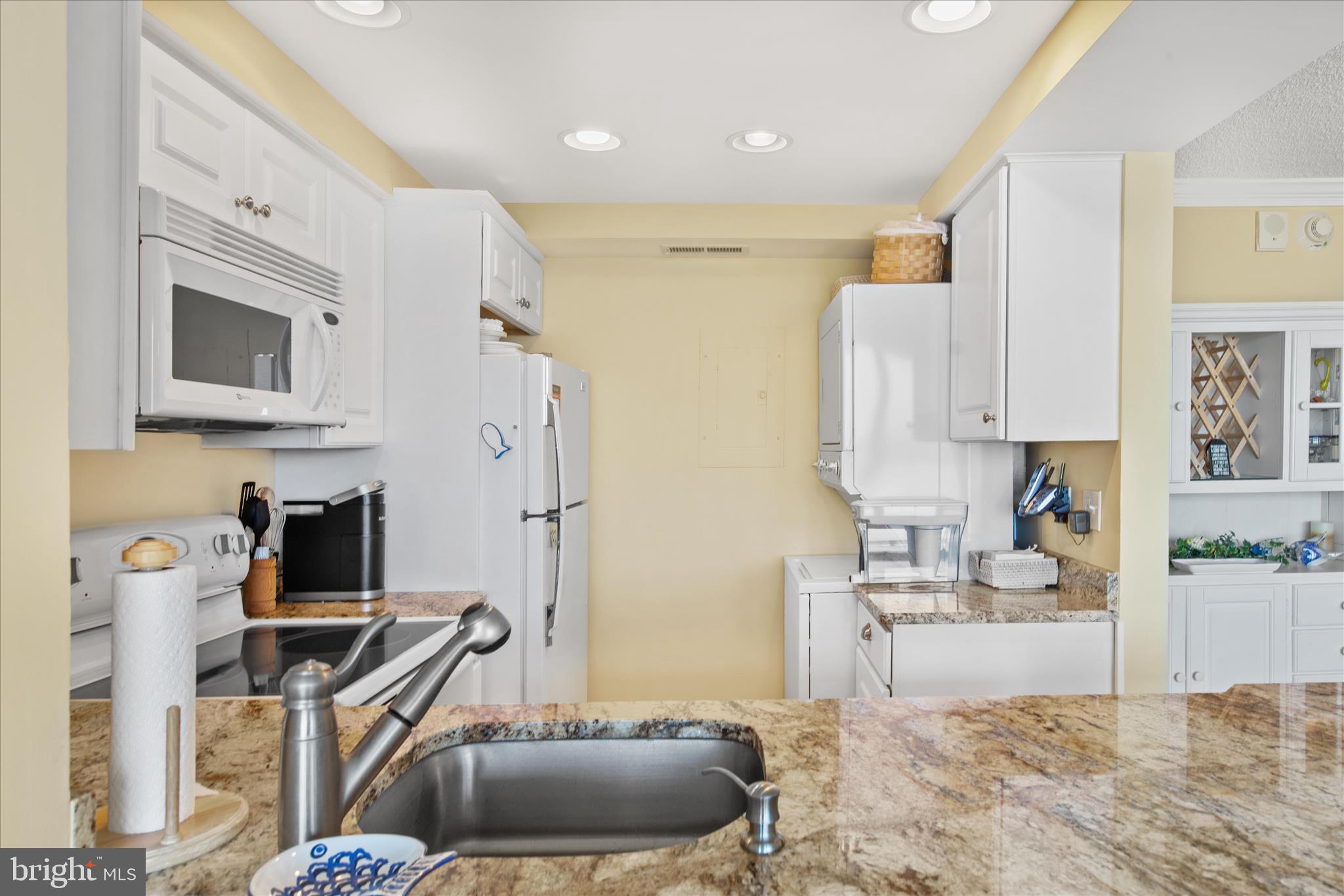 SEA COLONY EAST - Residential