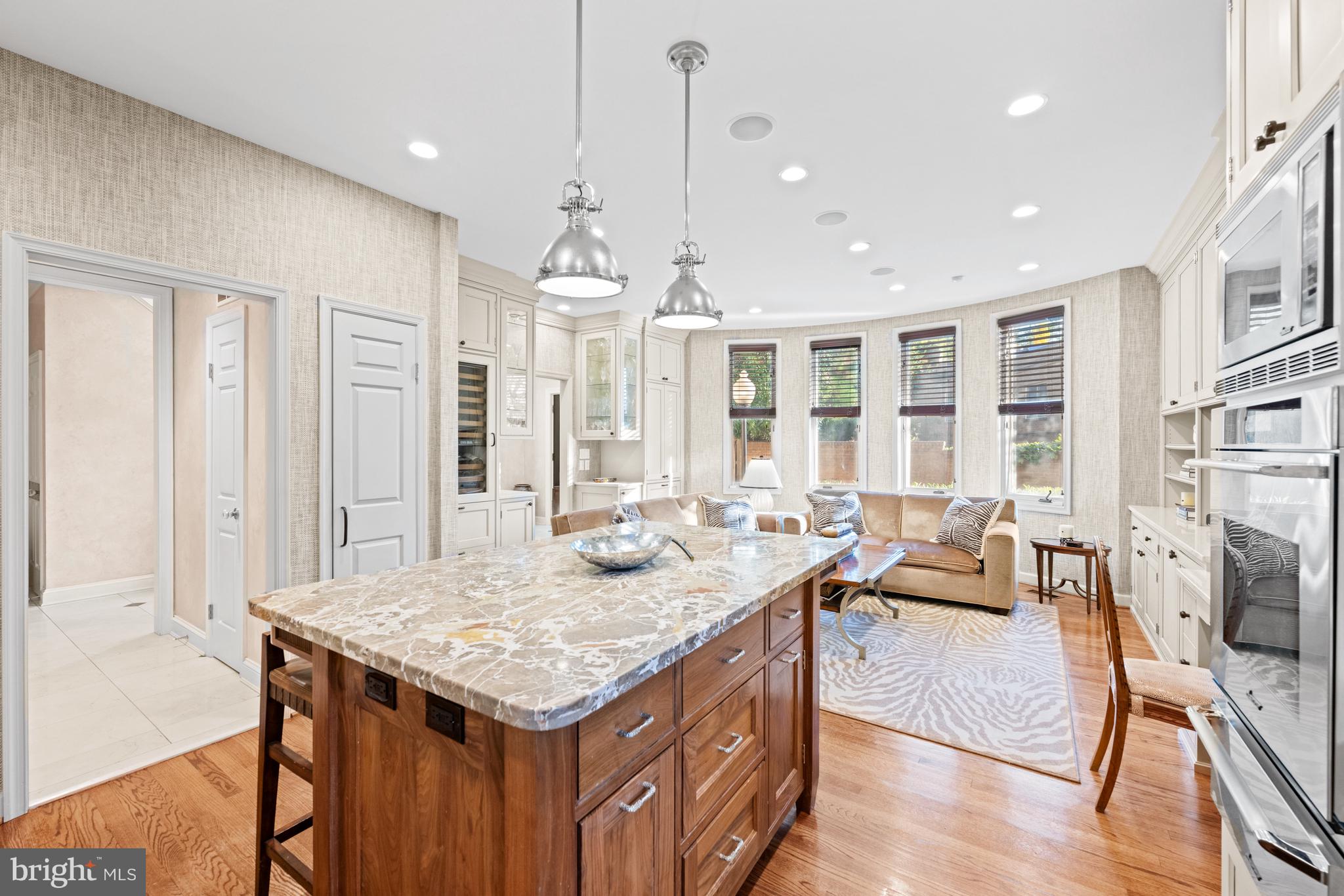 4616 FOXHALL CRESCENT NW