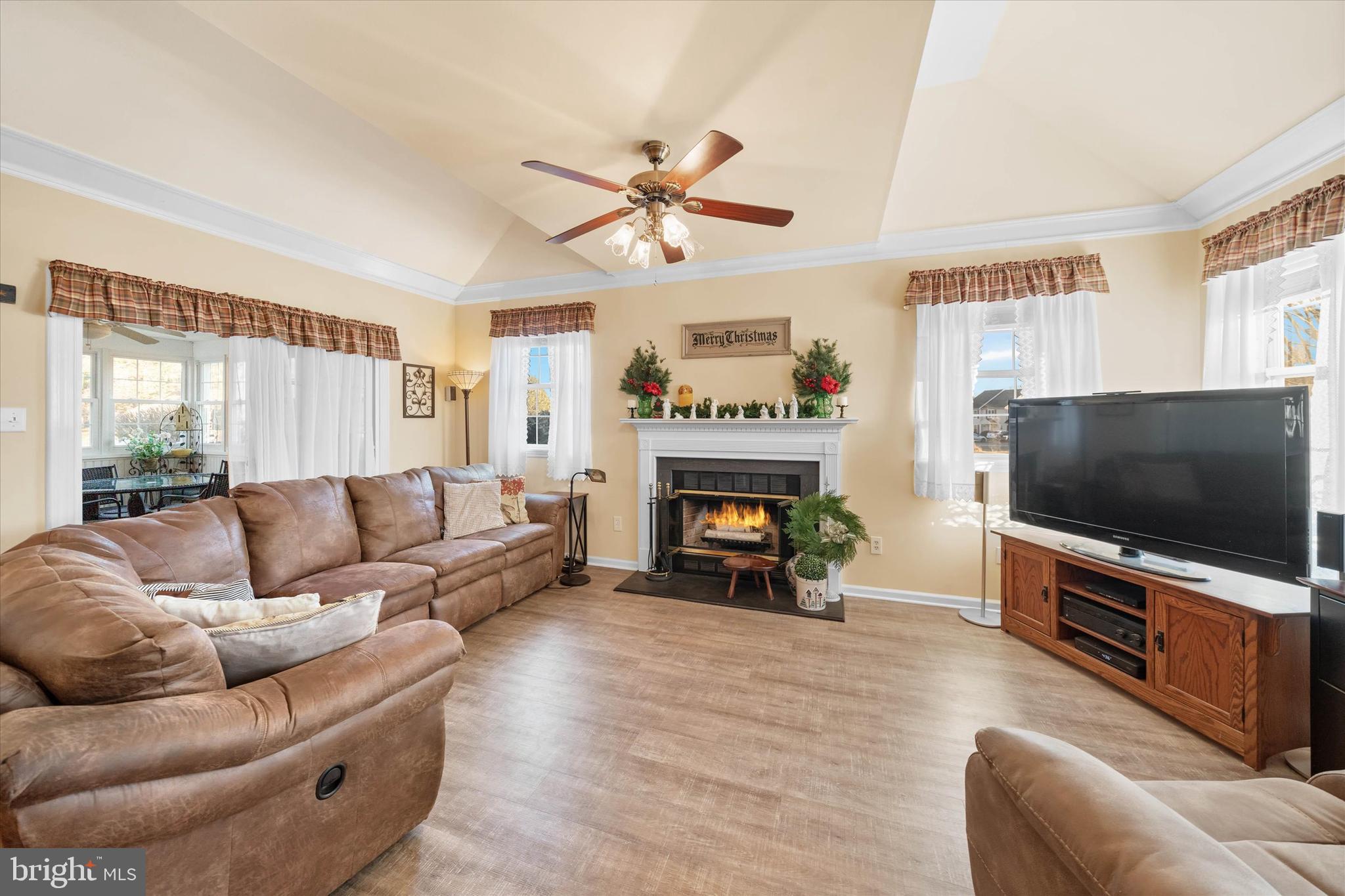 312 W BRADFORD COURT