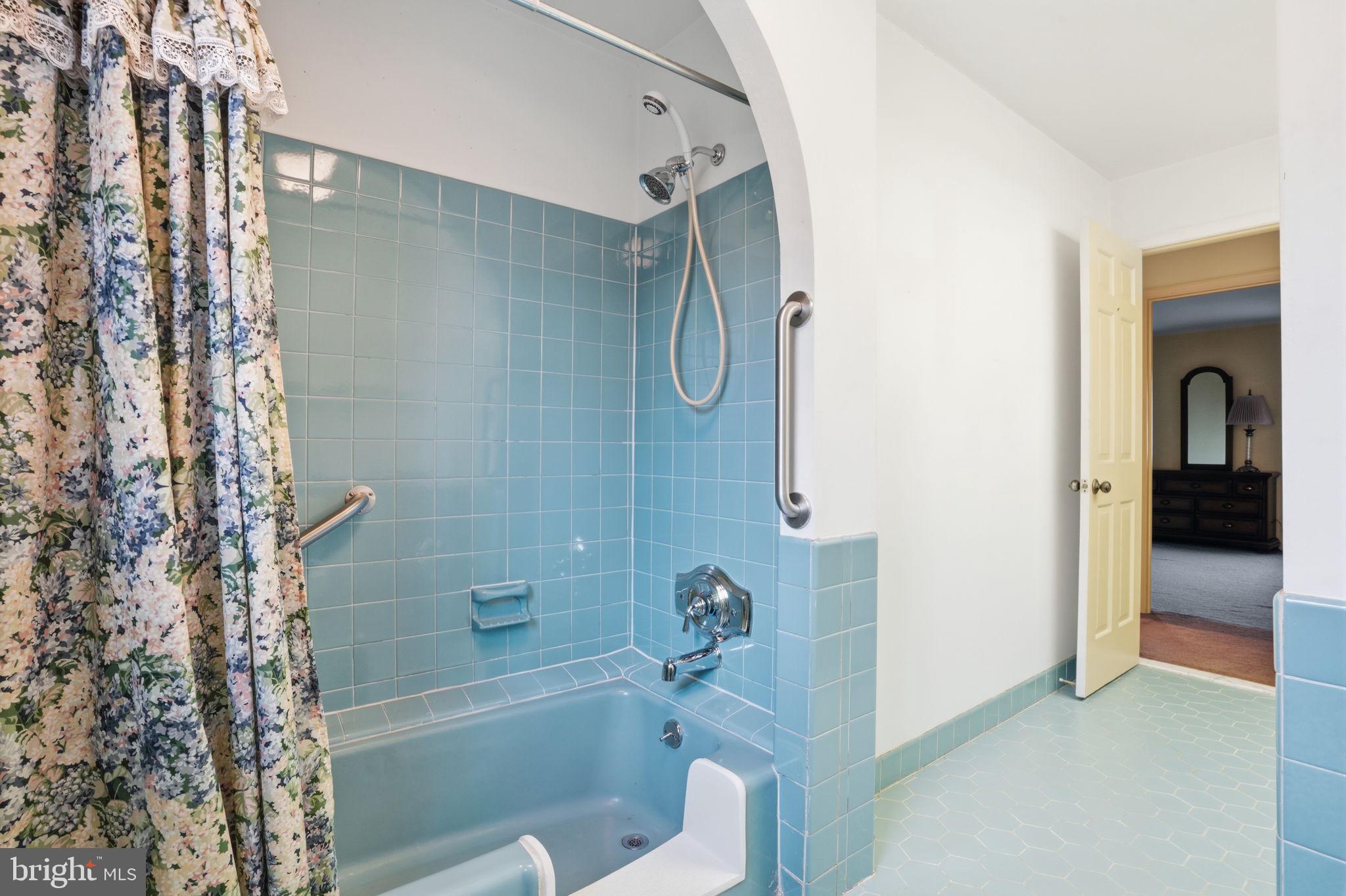 HILLCRESTSHIRE - Residential