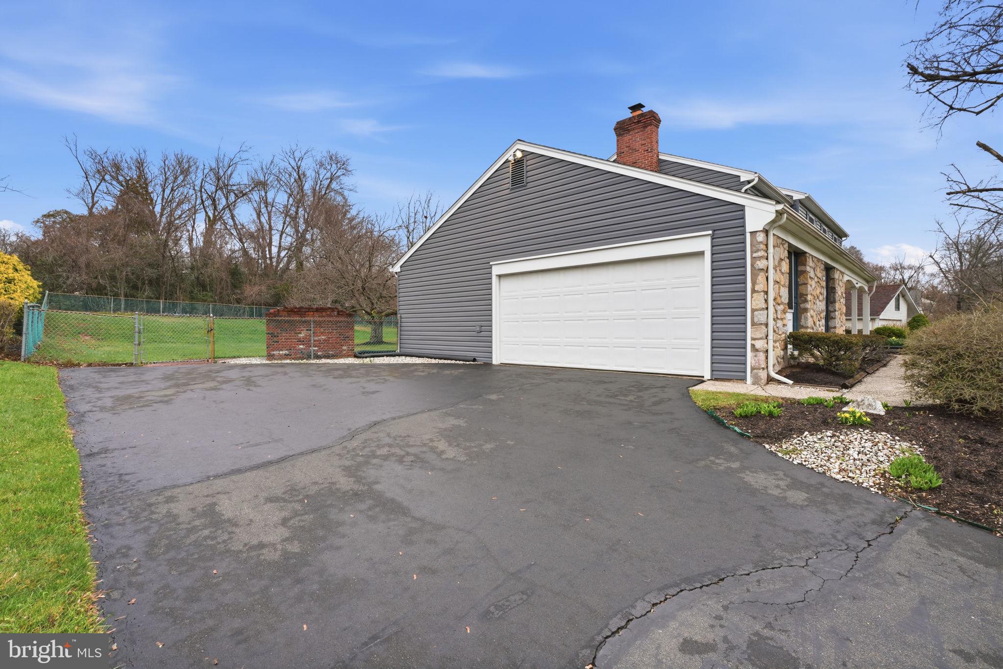 HILLCRESTSHIRE - Residential