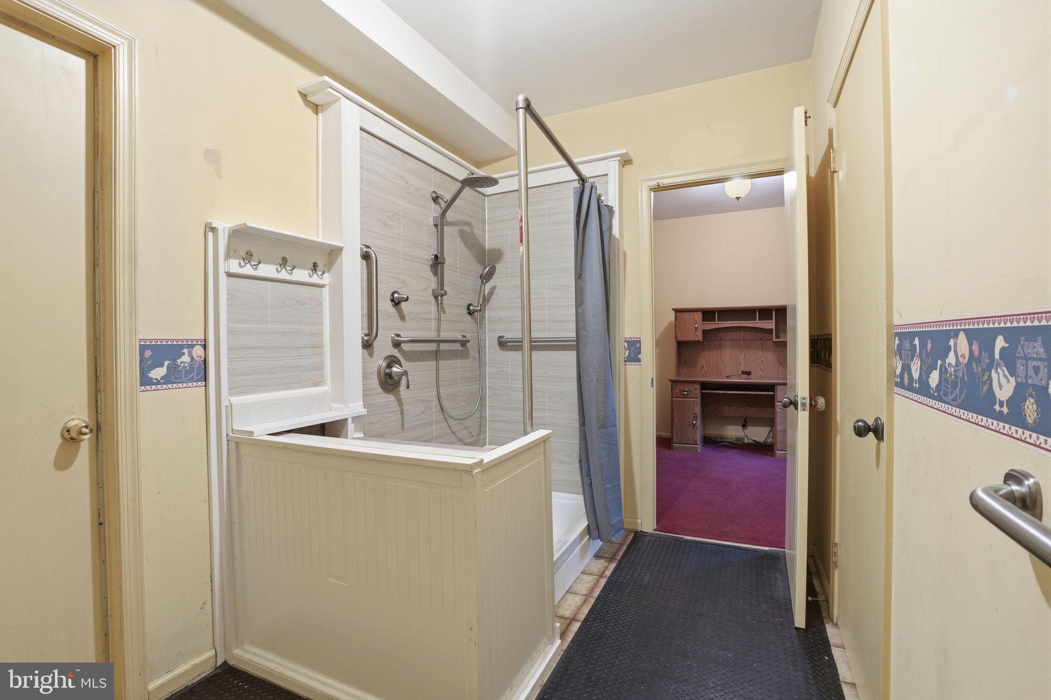 HILLCRESTSHIRE - Residential