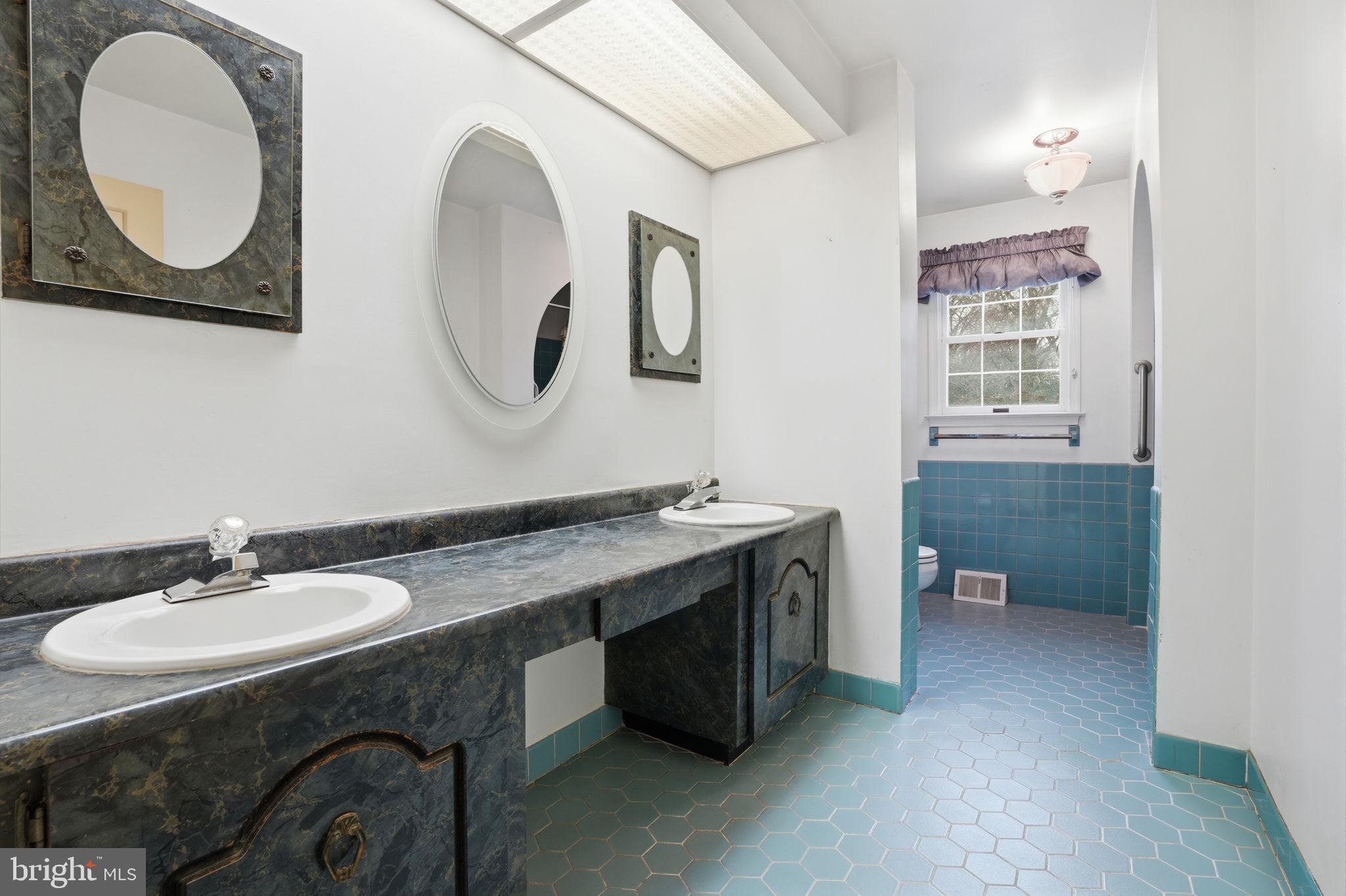 HILLCRESTSHIRE - Residential