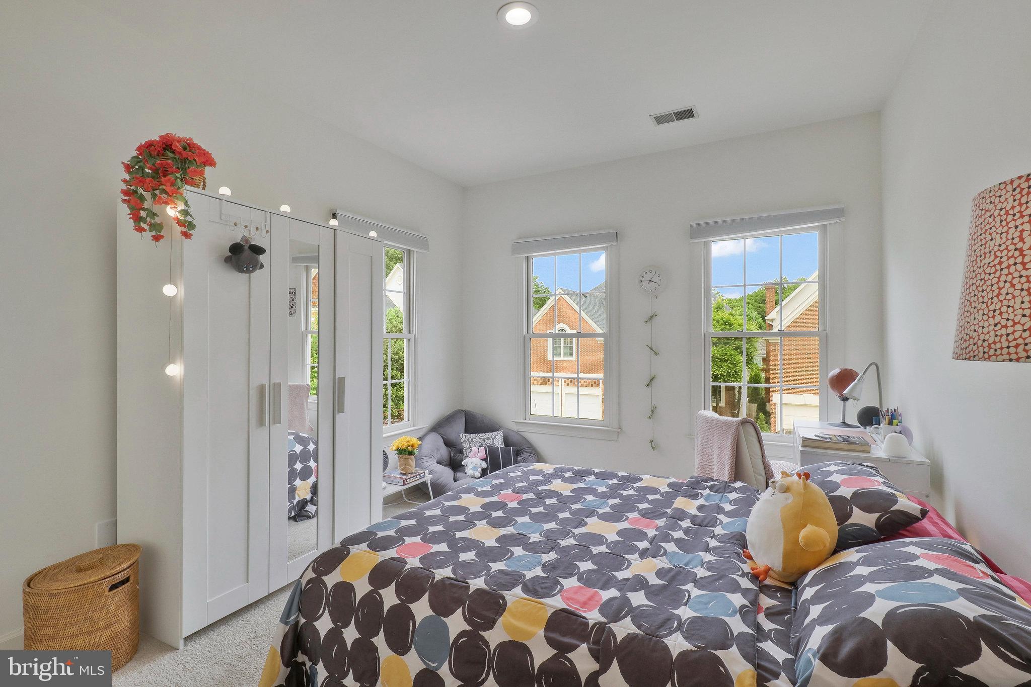 GROSVENOR WOODS - Residential Lease