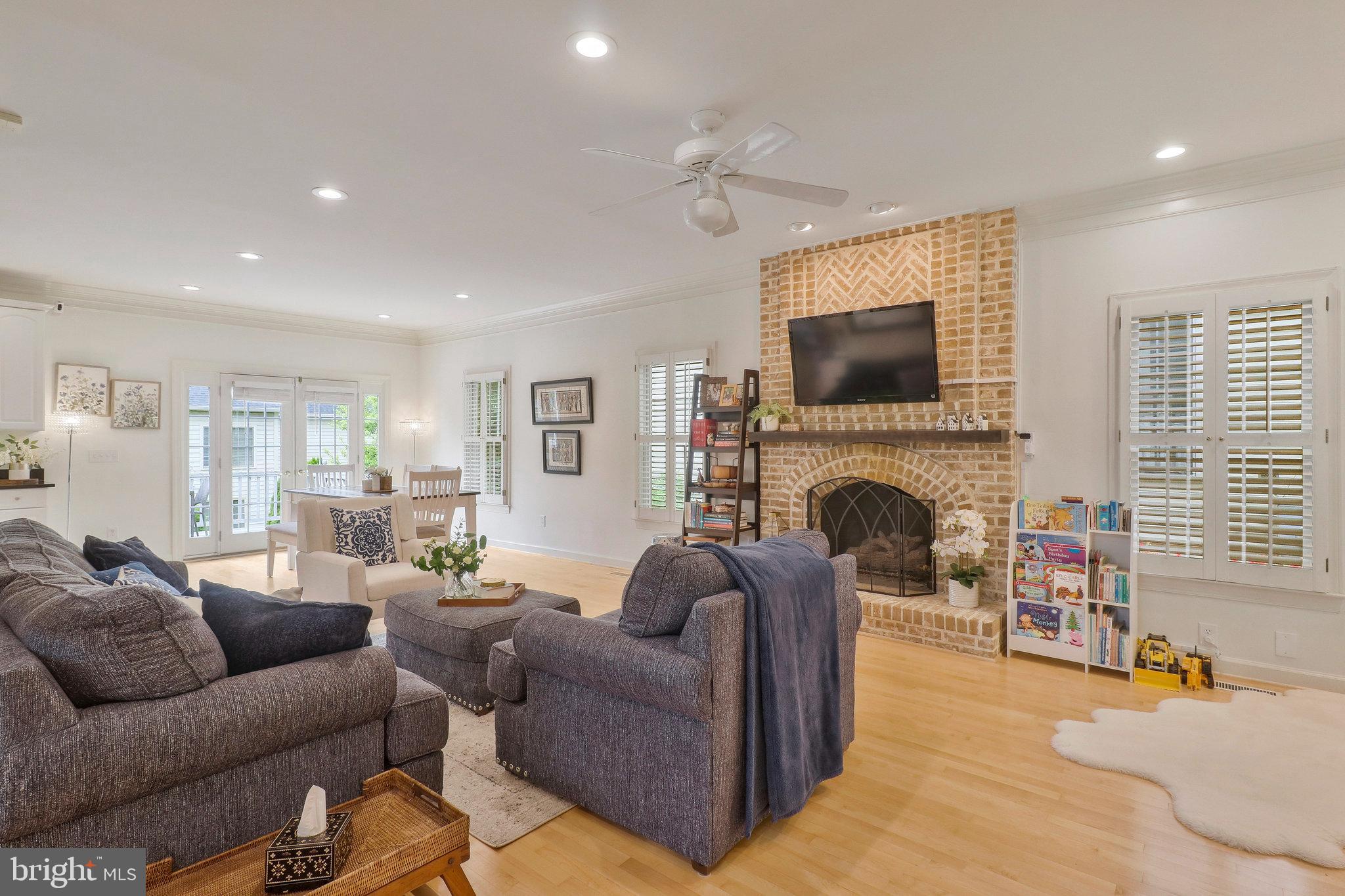 GROSVENOR WOODS - Residential Lease