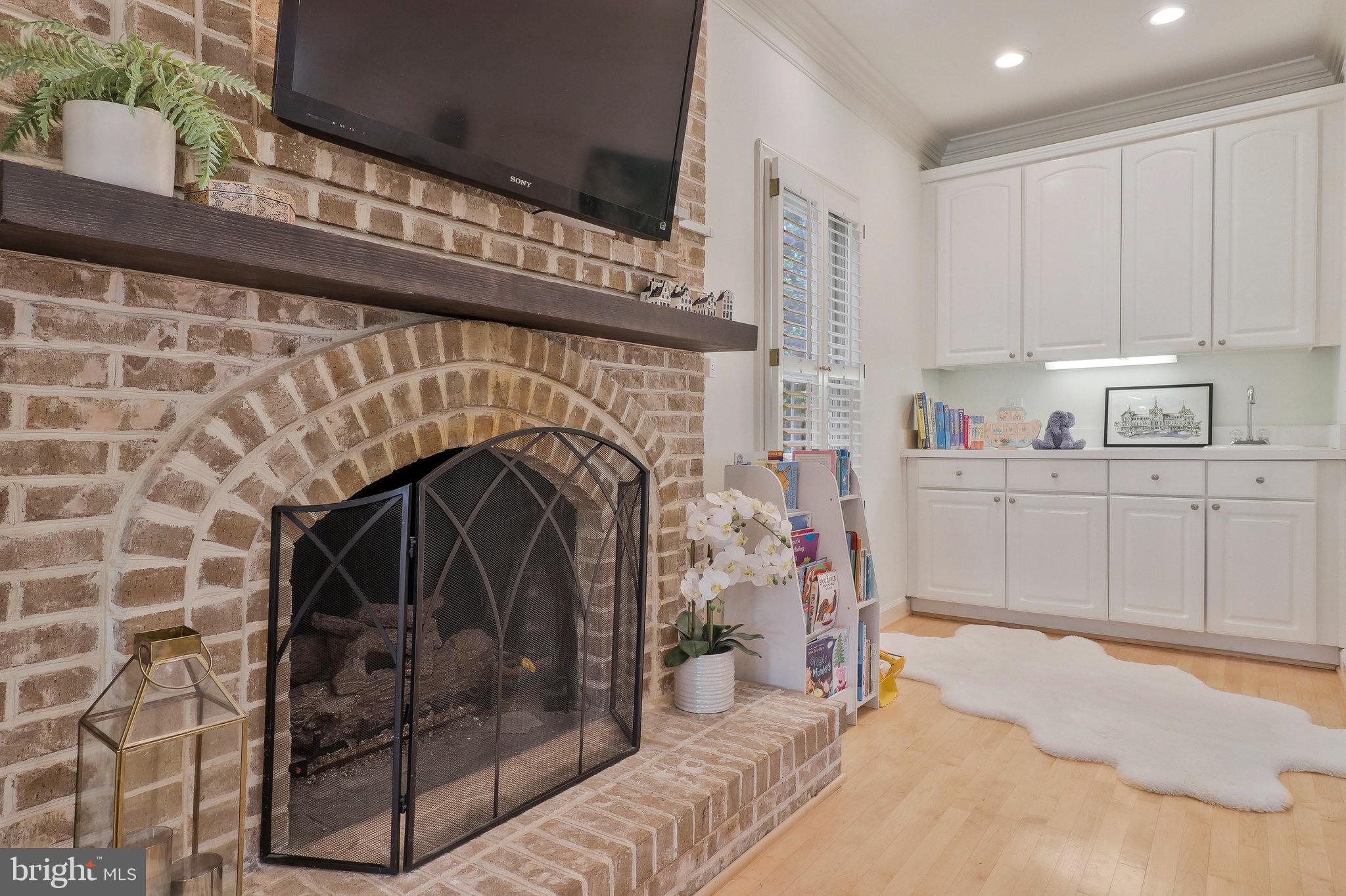 GROSVENOR WOODS - Residential Lease