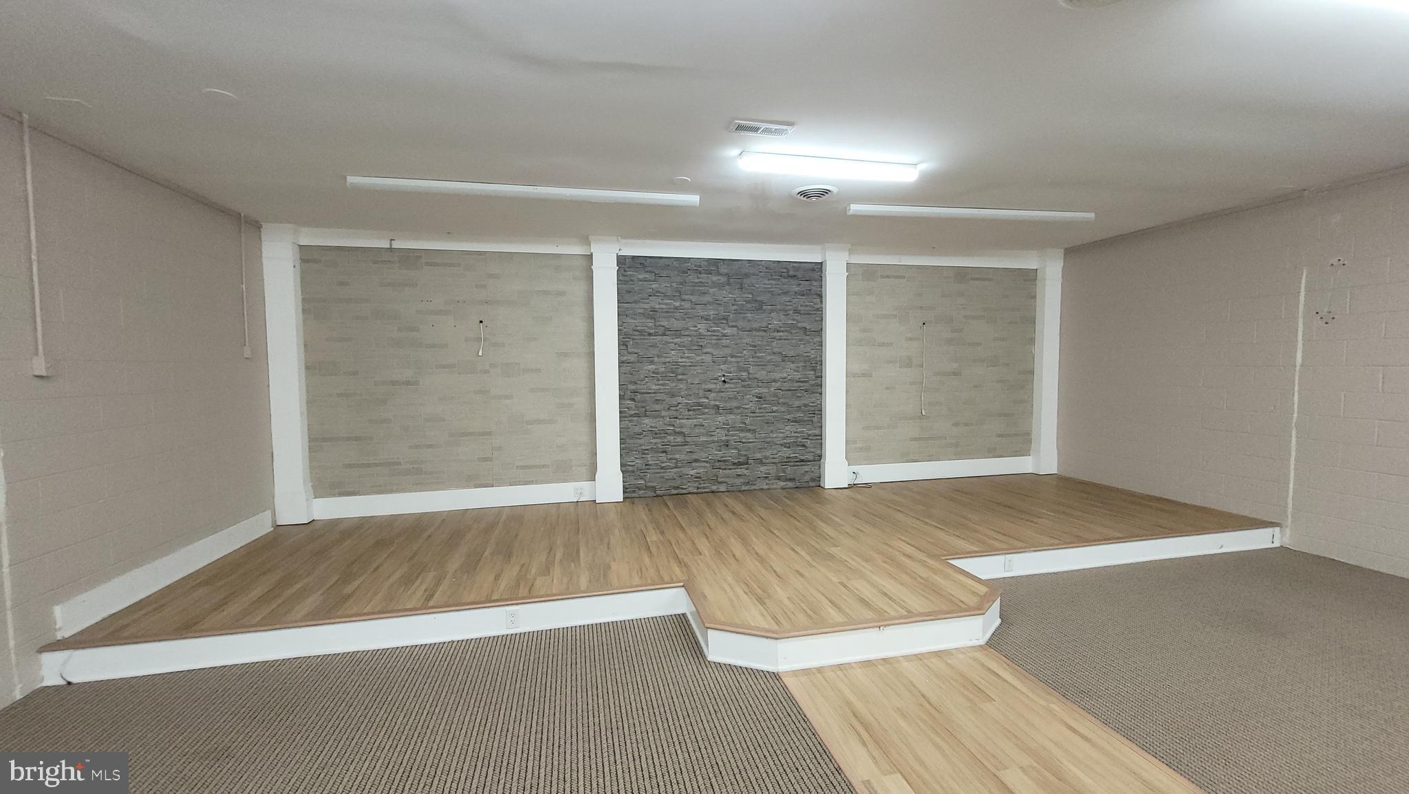 Prime Commercial - Retail Space
Set up for Church Use -
Plenty of Parking. -
2 Large Offices and Kitchen Area -
2 Bathrooms -
Large Open Floor Space -
Landlord Pays Property Taxes and Building Insurance -
Water and Sewer included In Base Lease Amount -
Includes Use Of Large Pole Sign -