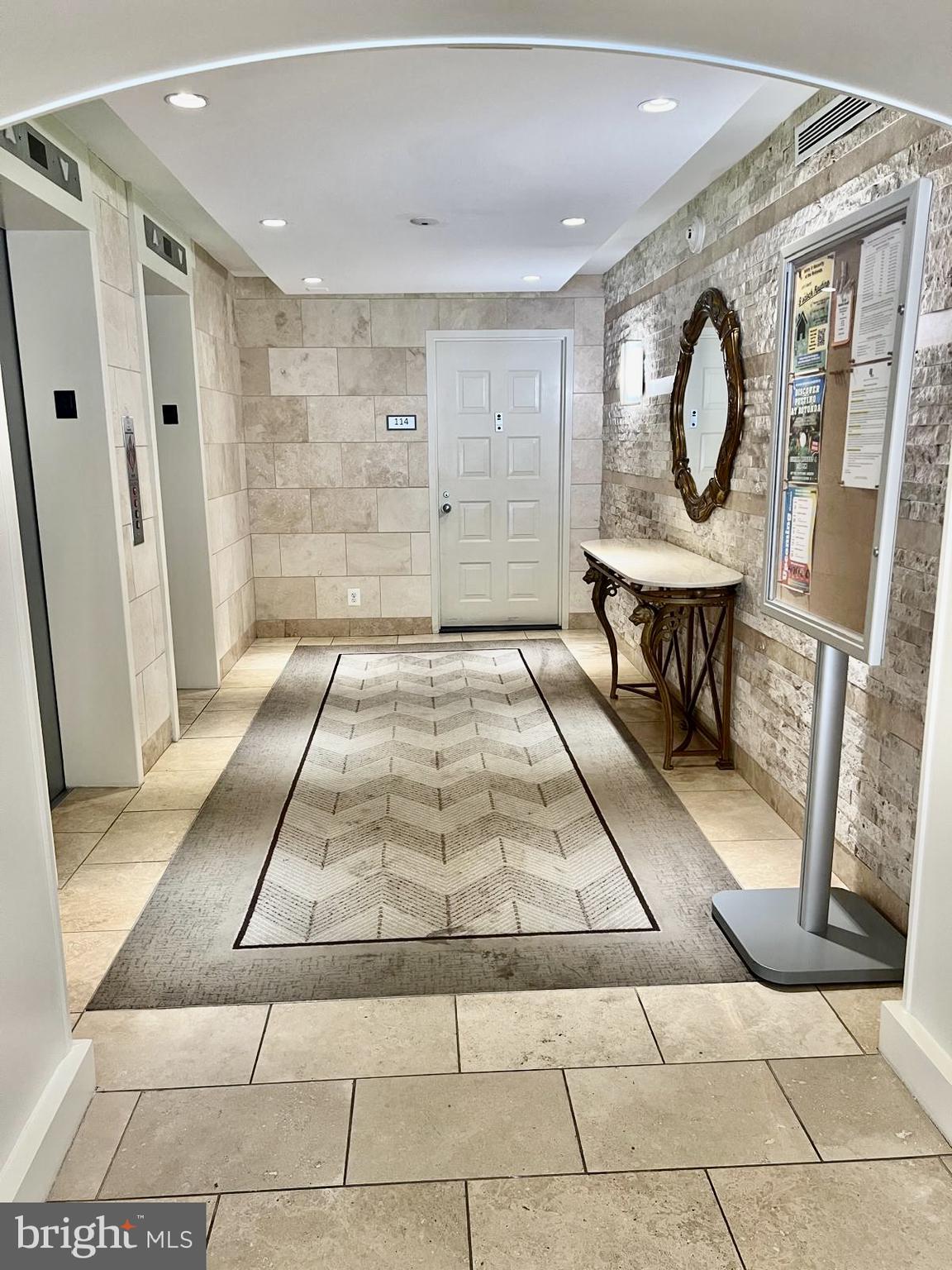 ROTONDA - Residential Lease