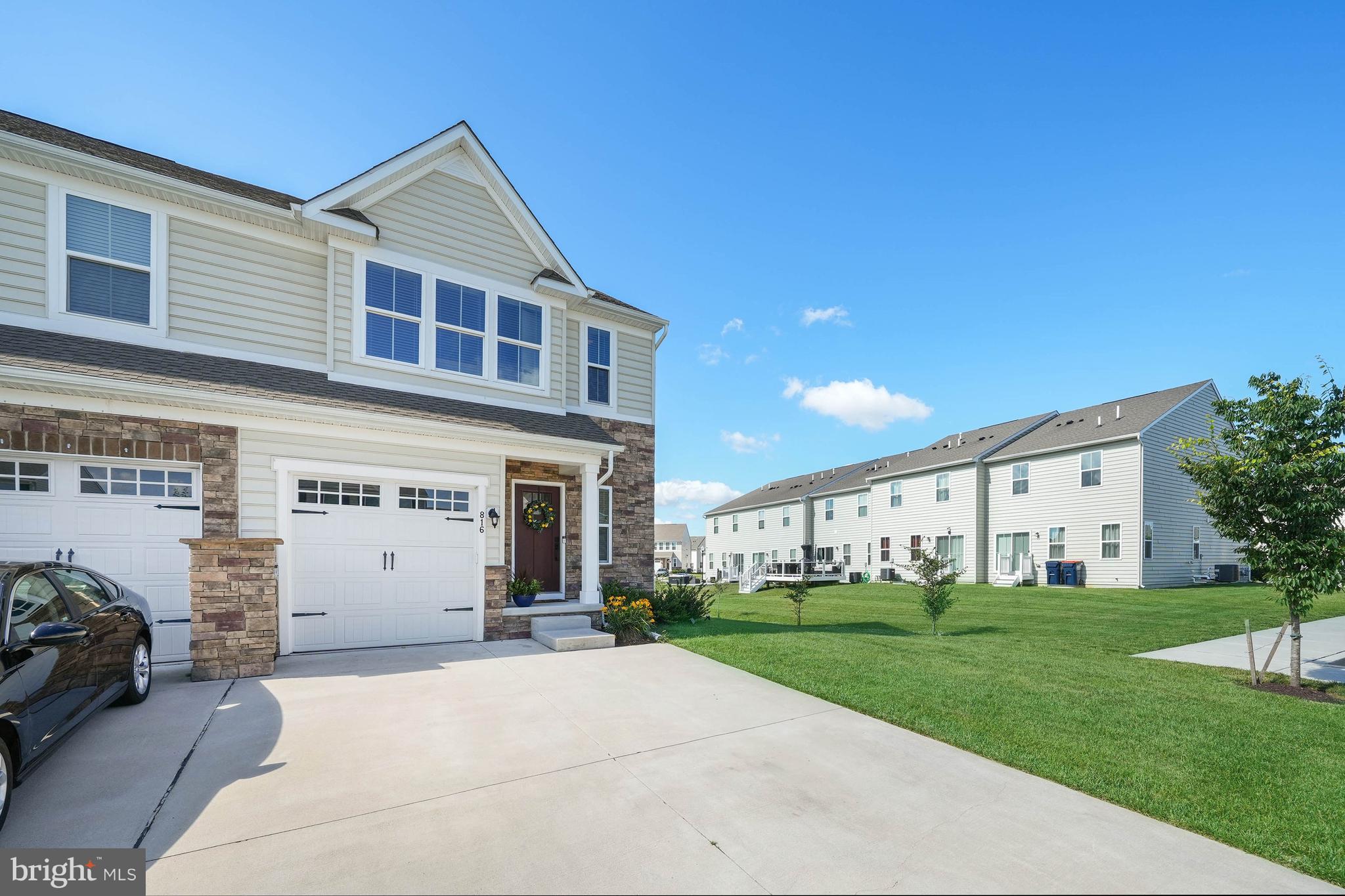 816 LLANELLI DRIVE