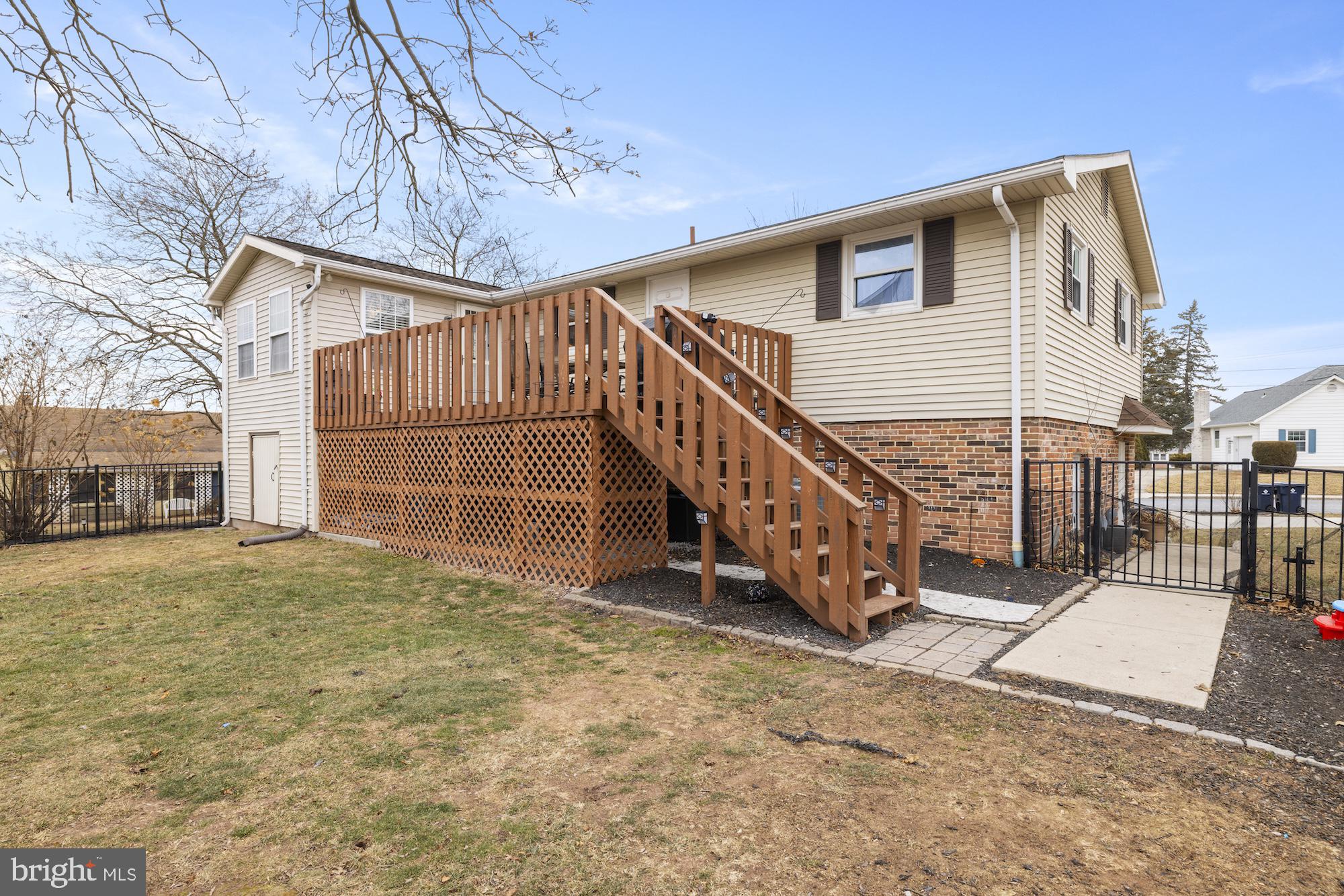 TWIN OAKS - Residential