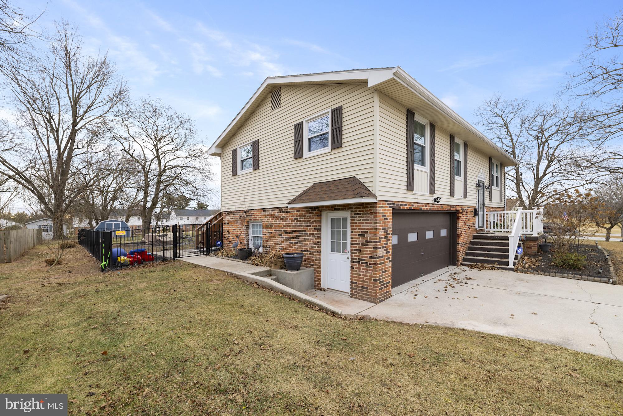 TWIN OAKS - Residential