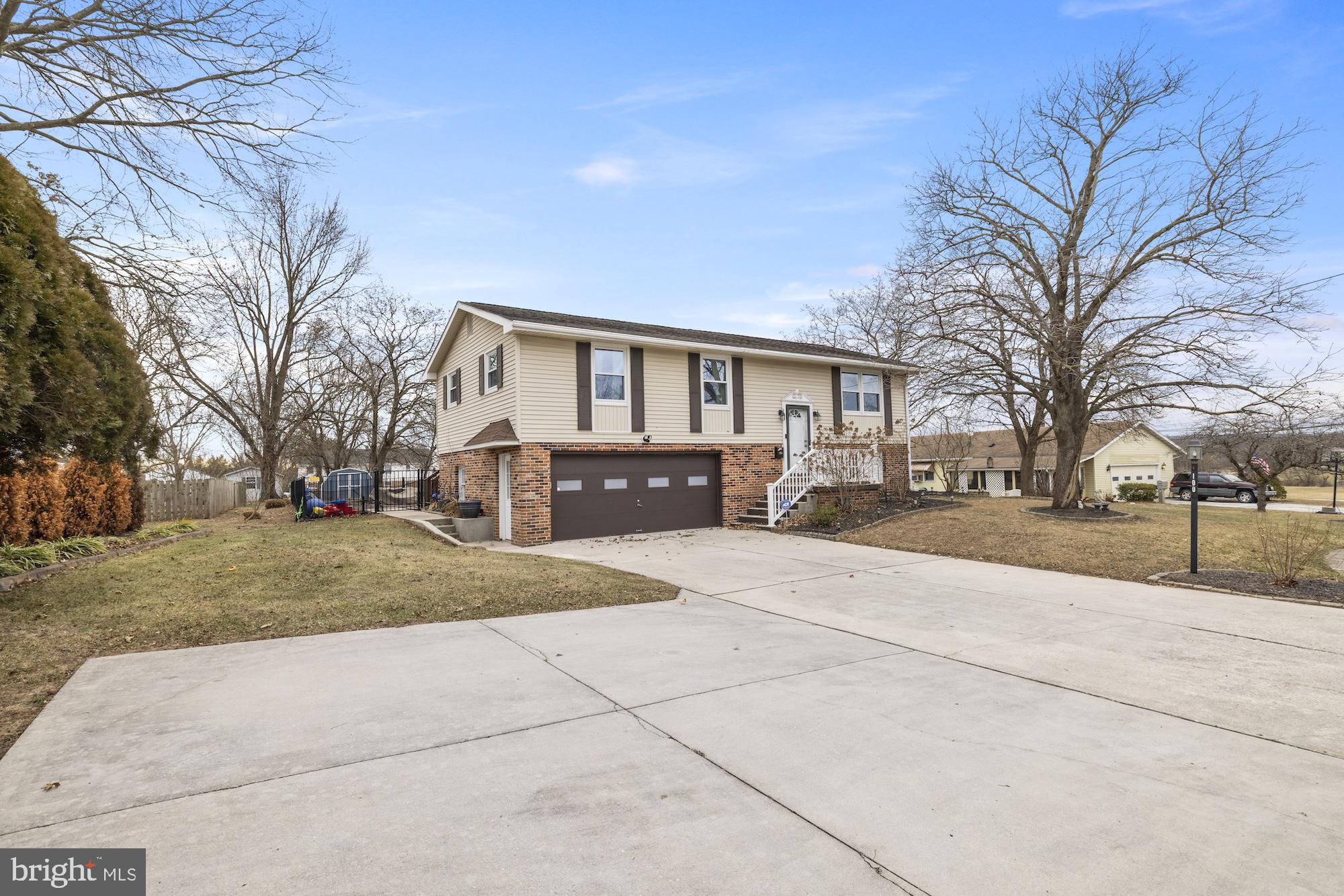 TWIN OAKS - Residential