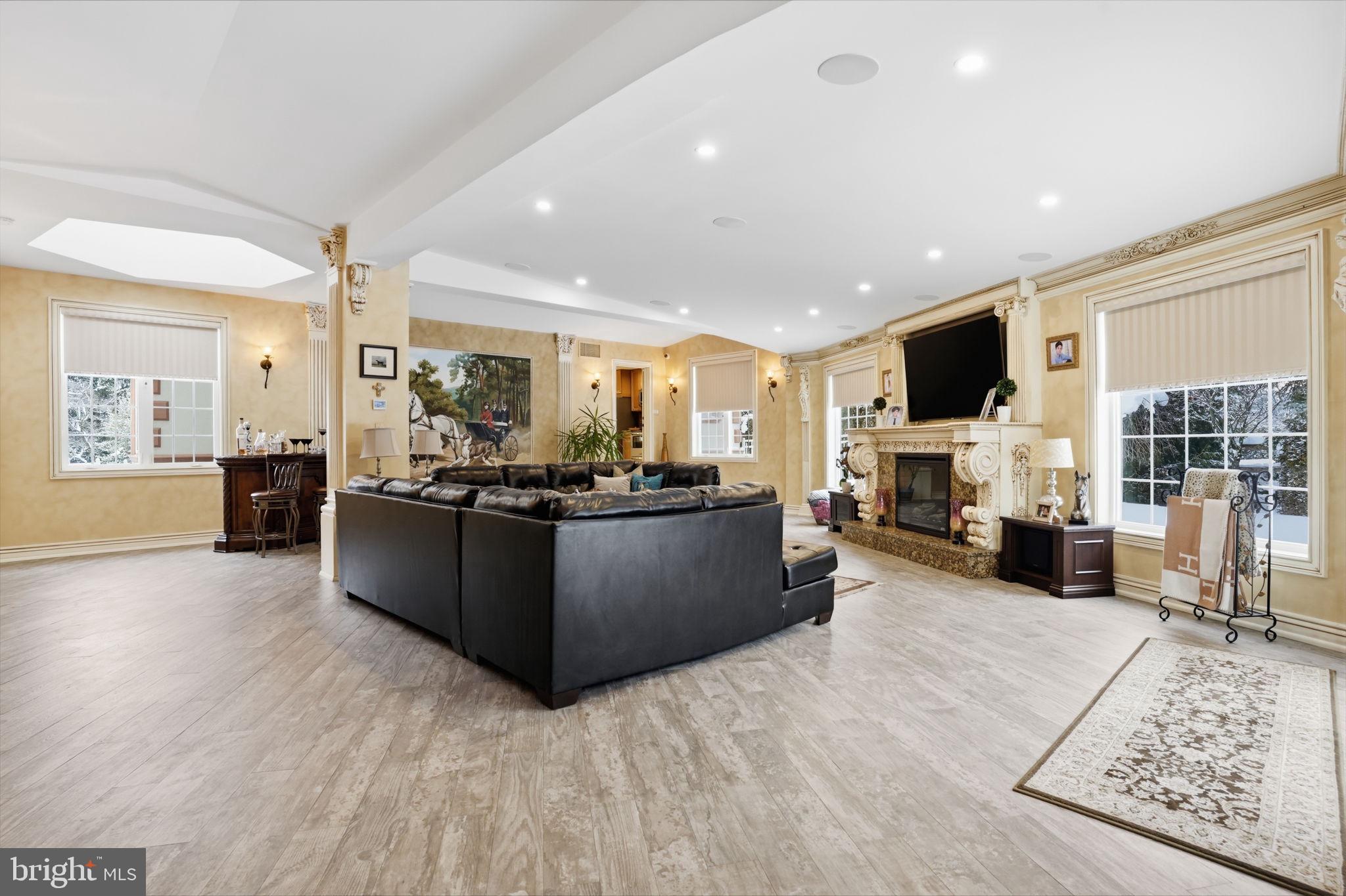 WASHINGTON CROSSING - Residential