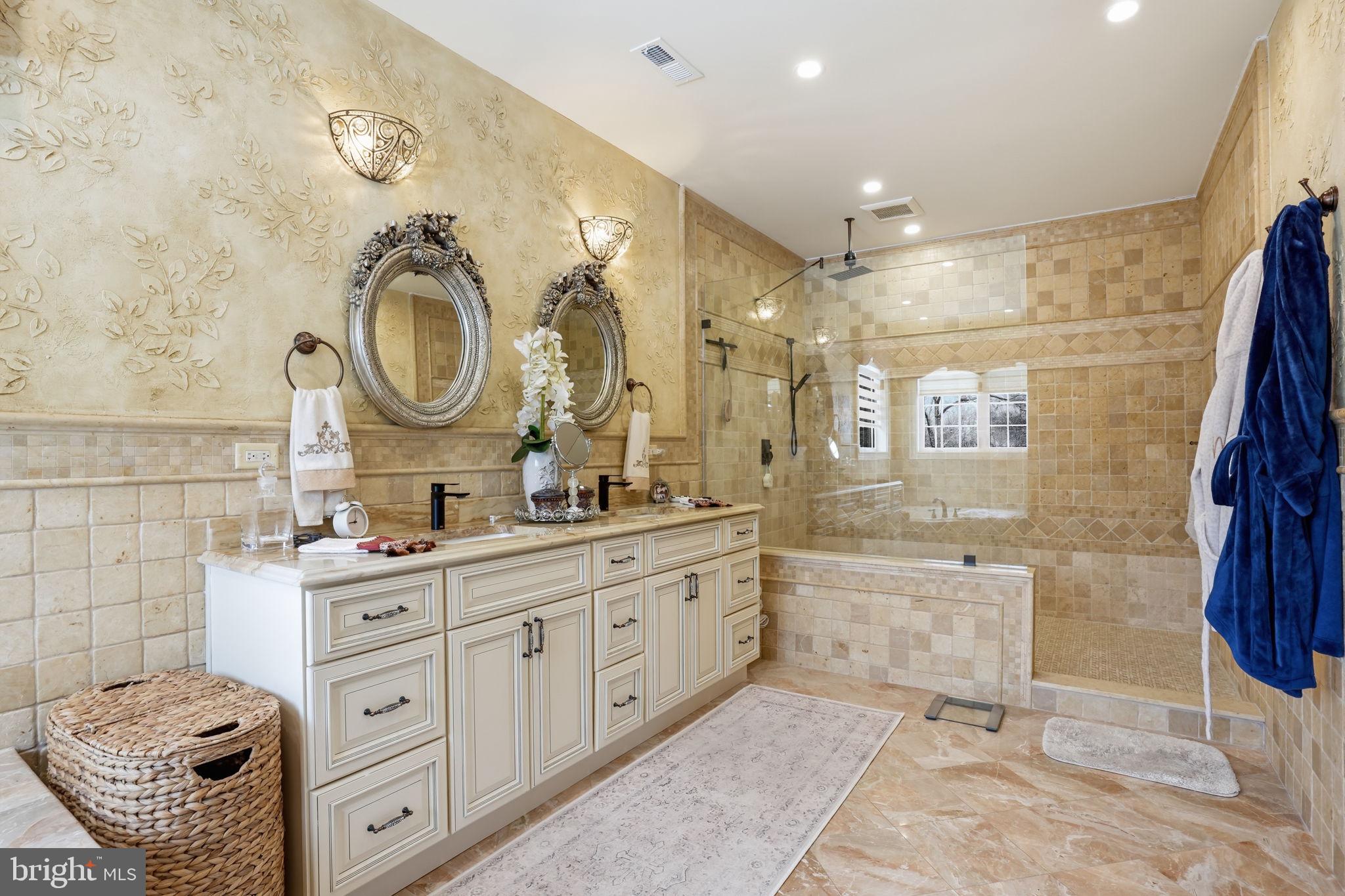 WASHINGTON CROSSING - Residential