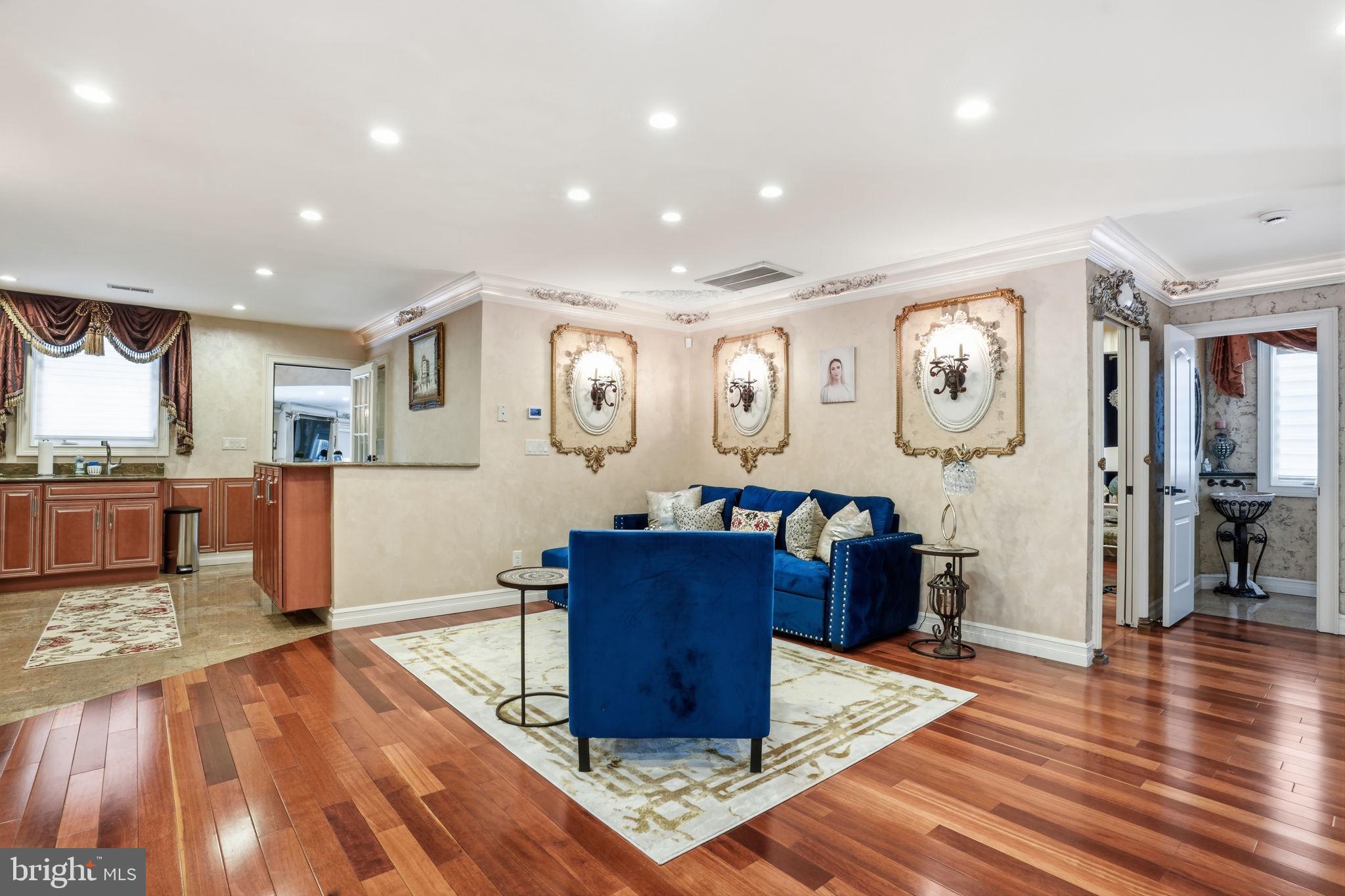 WASHINGTON CROSSING - Residential