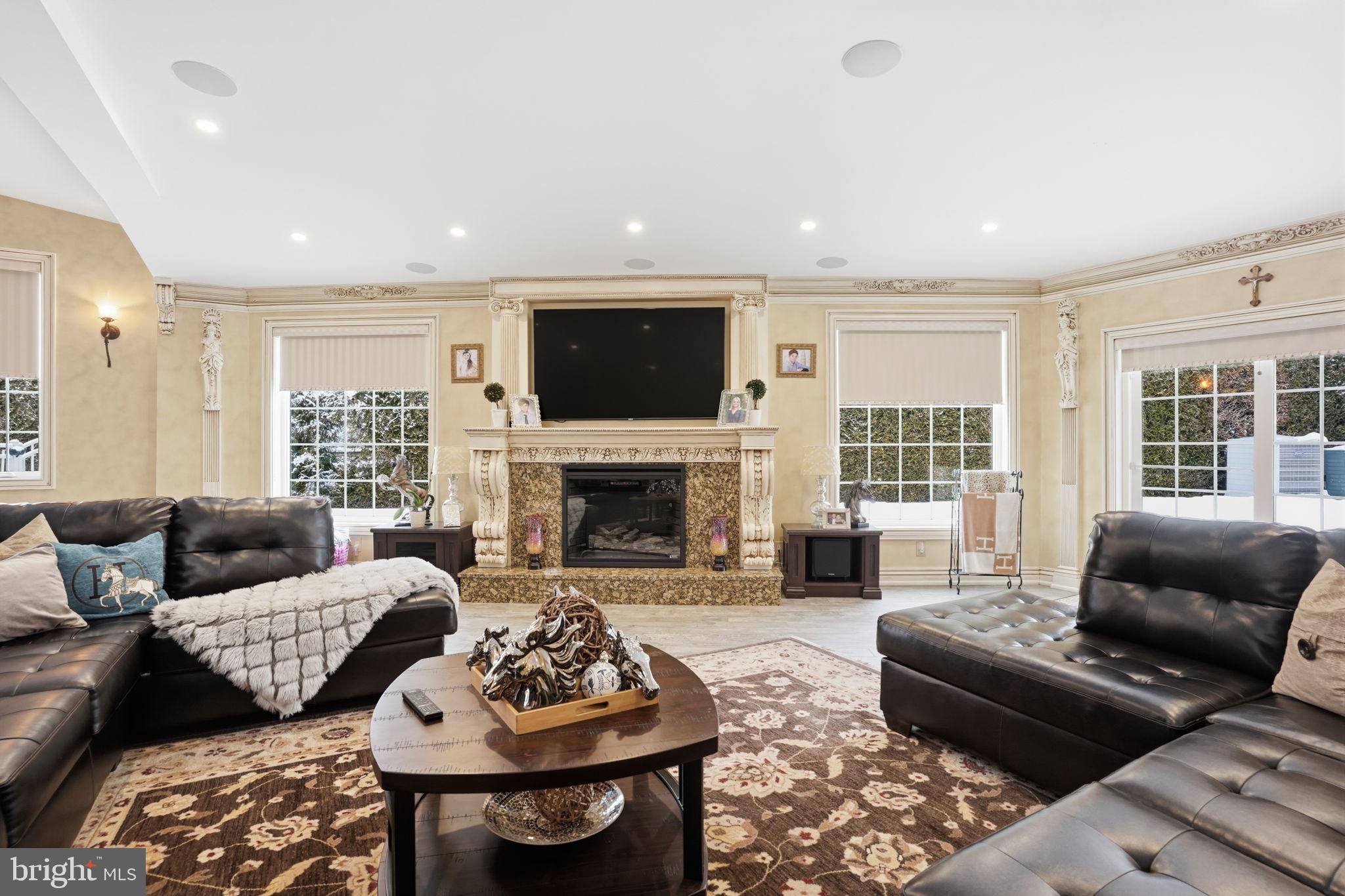 WASHINGTON CROSSING - Residential