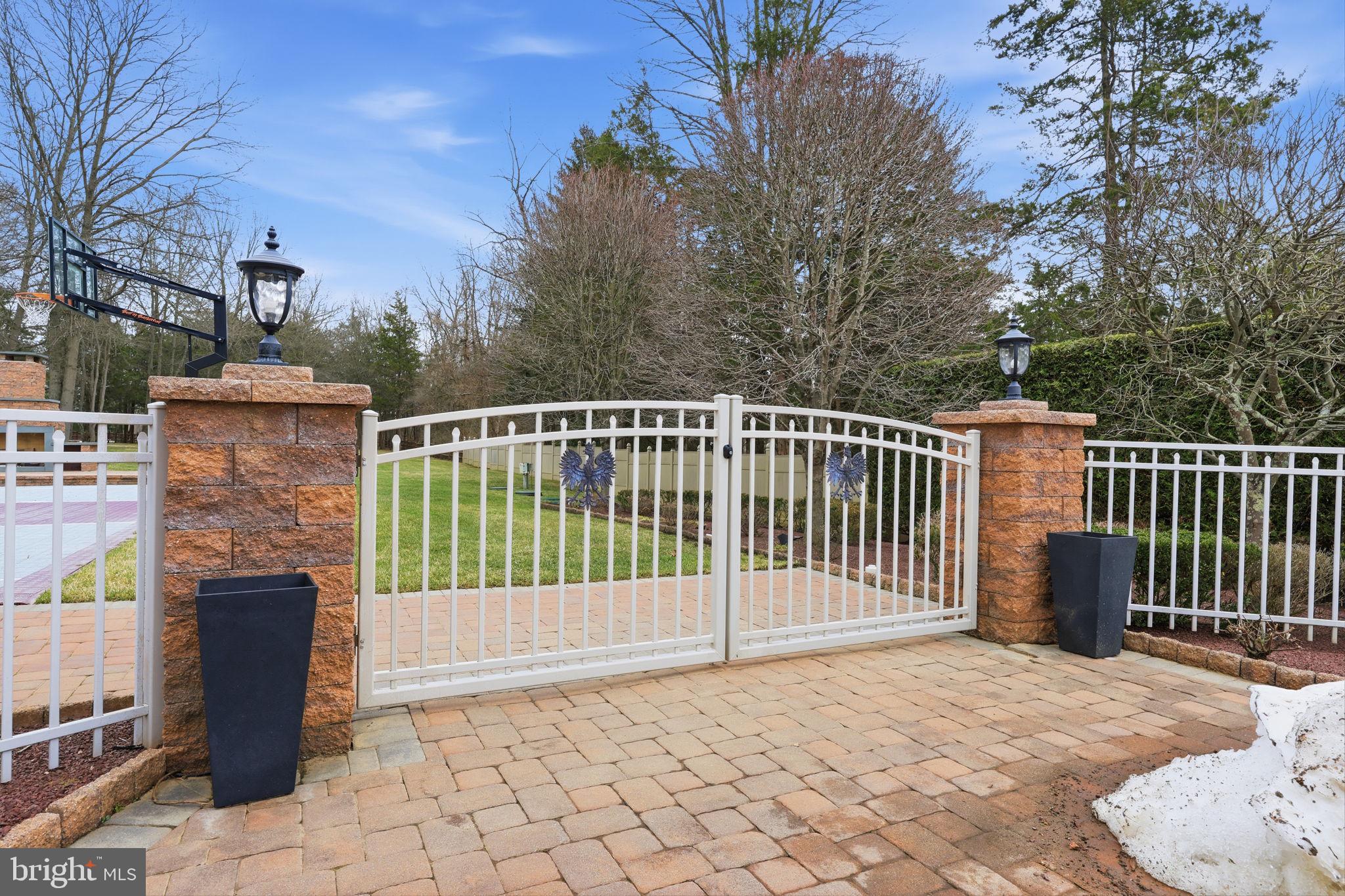 WASHINGTON CROSSING - Residential