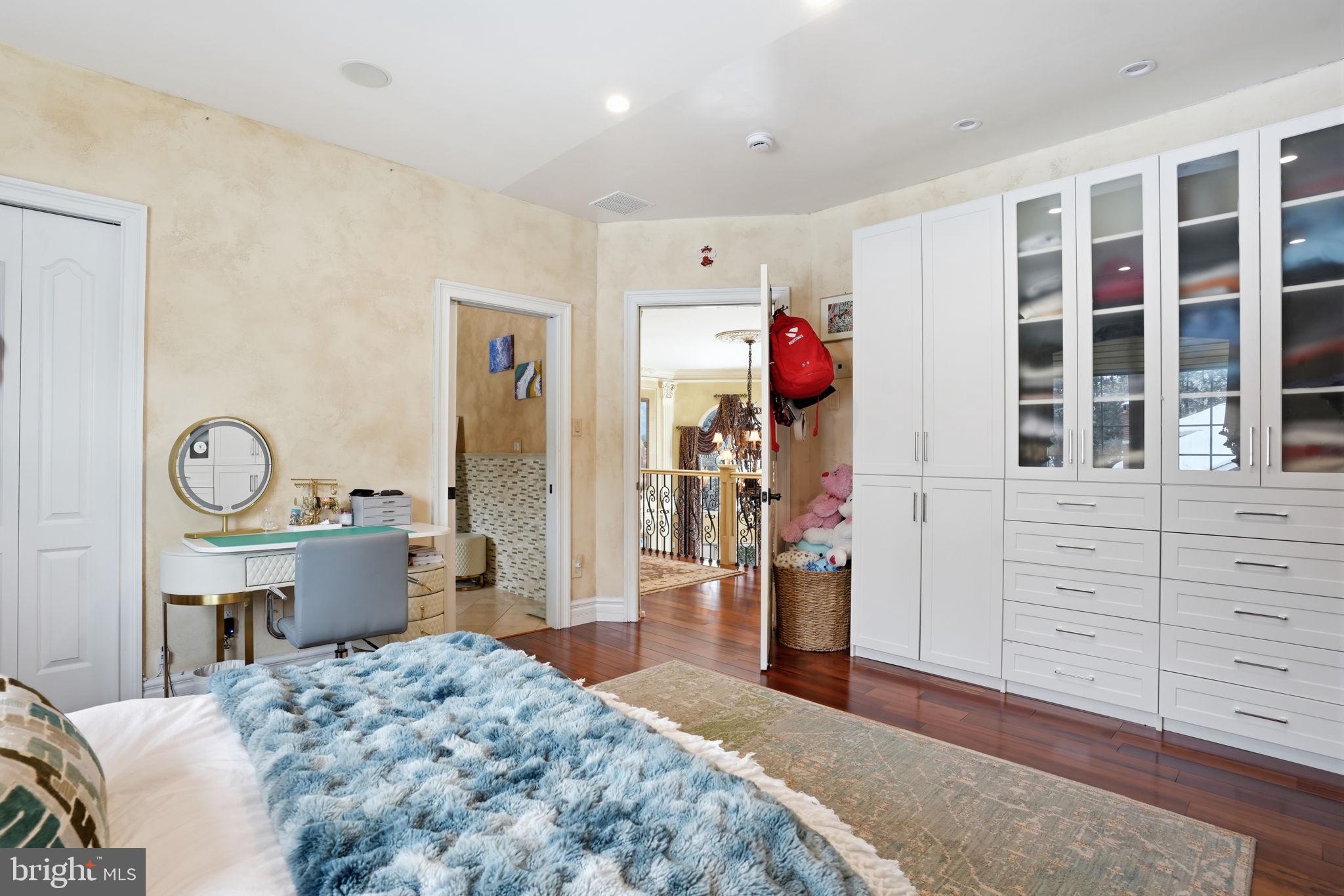 WASHINGTON CROSSING - Residential