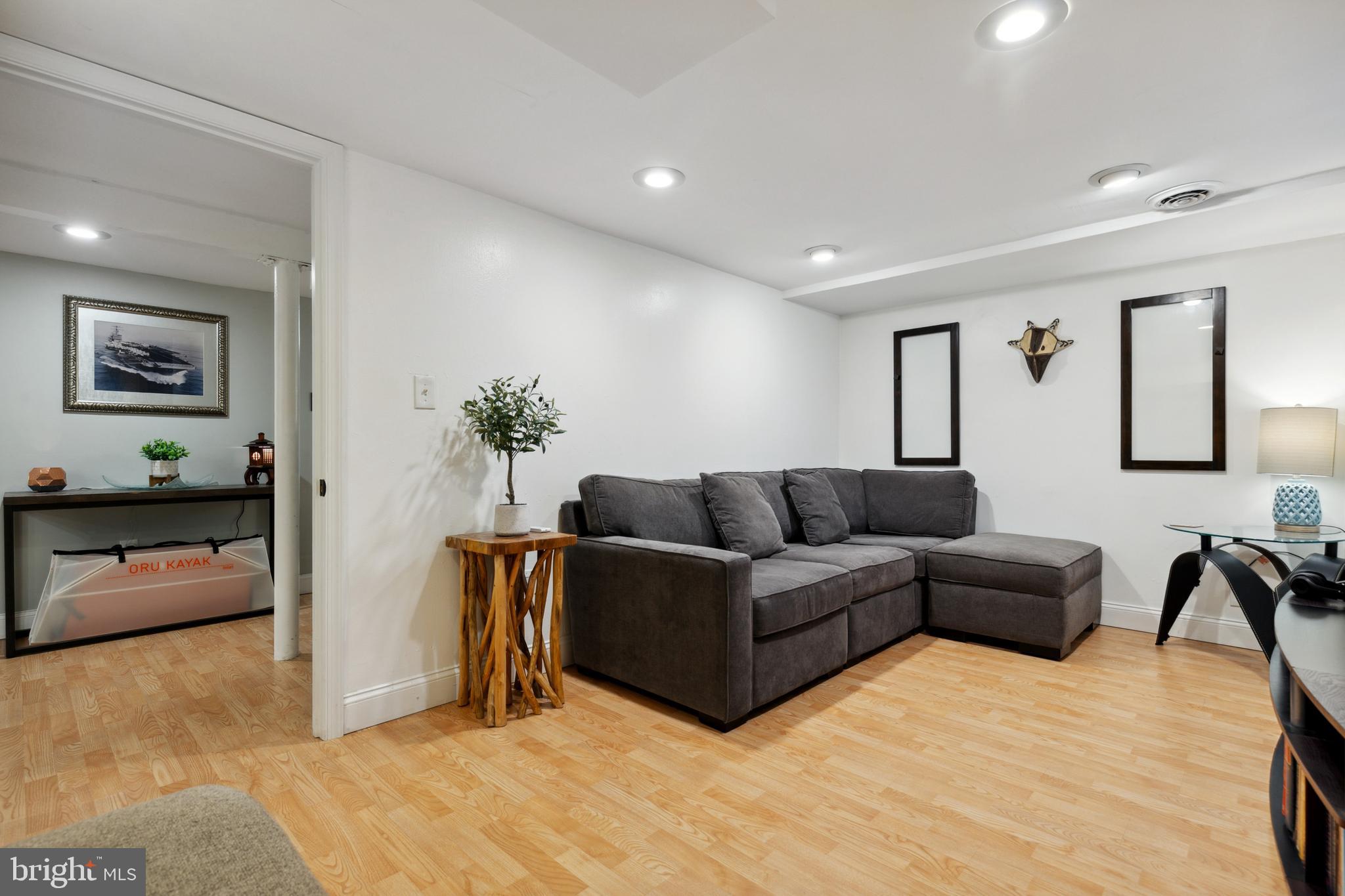 DONNA LEE GARDENS - Residential