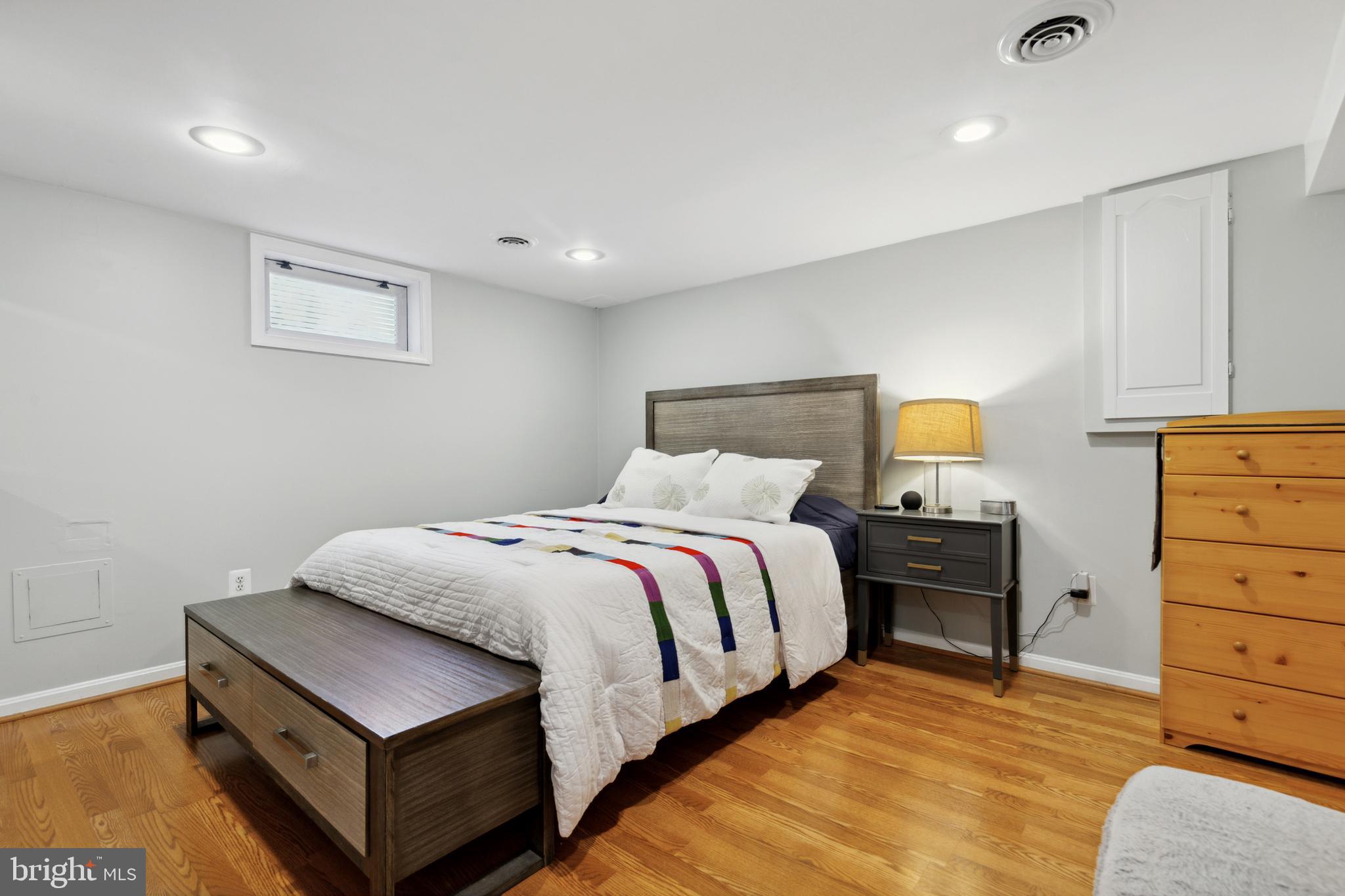 DONNA LEE GARDENS - Residential