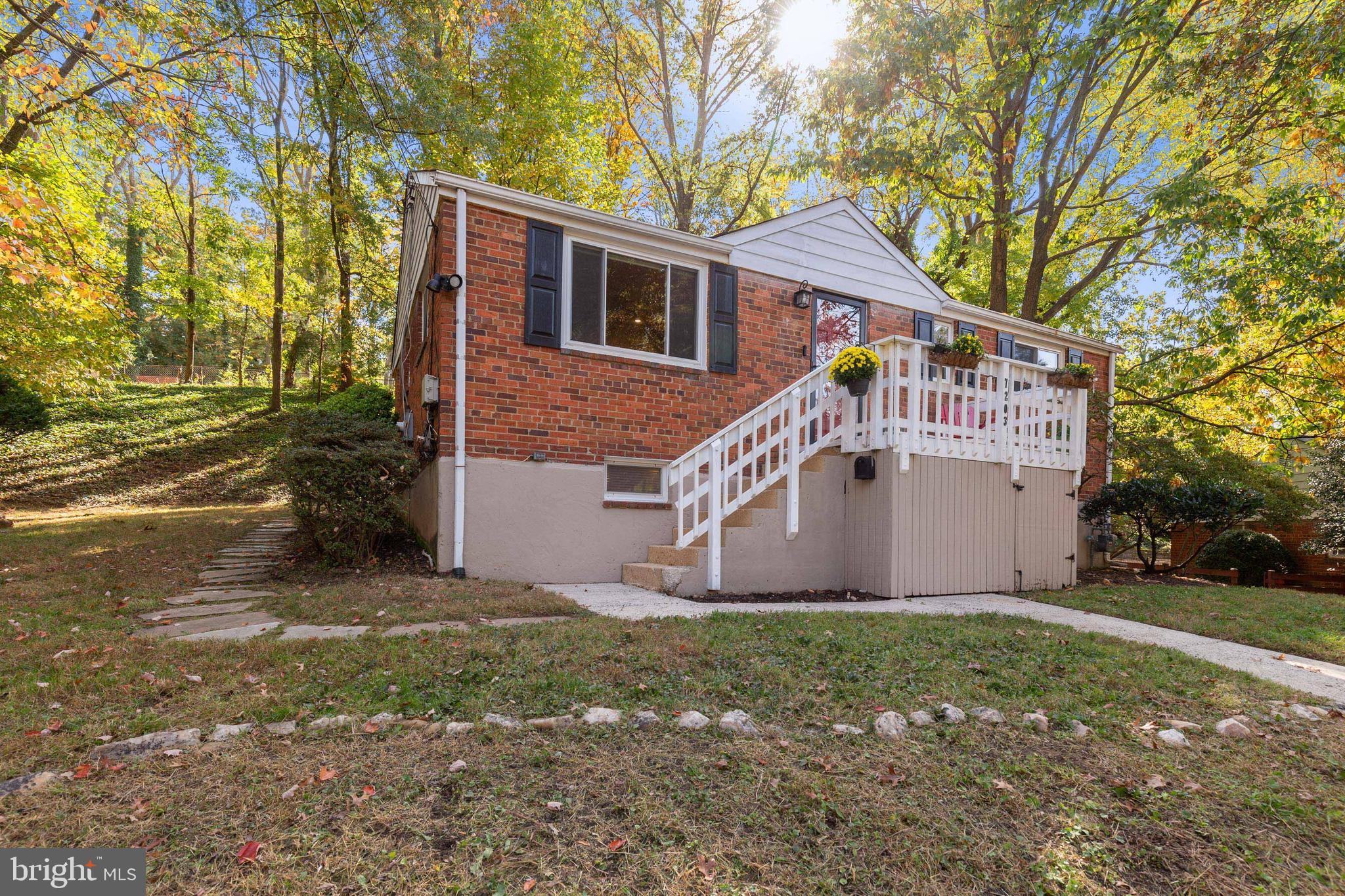 DONNA LEE GARDENS - Residential