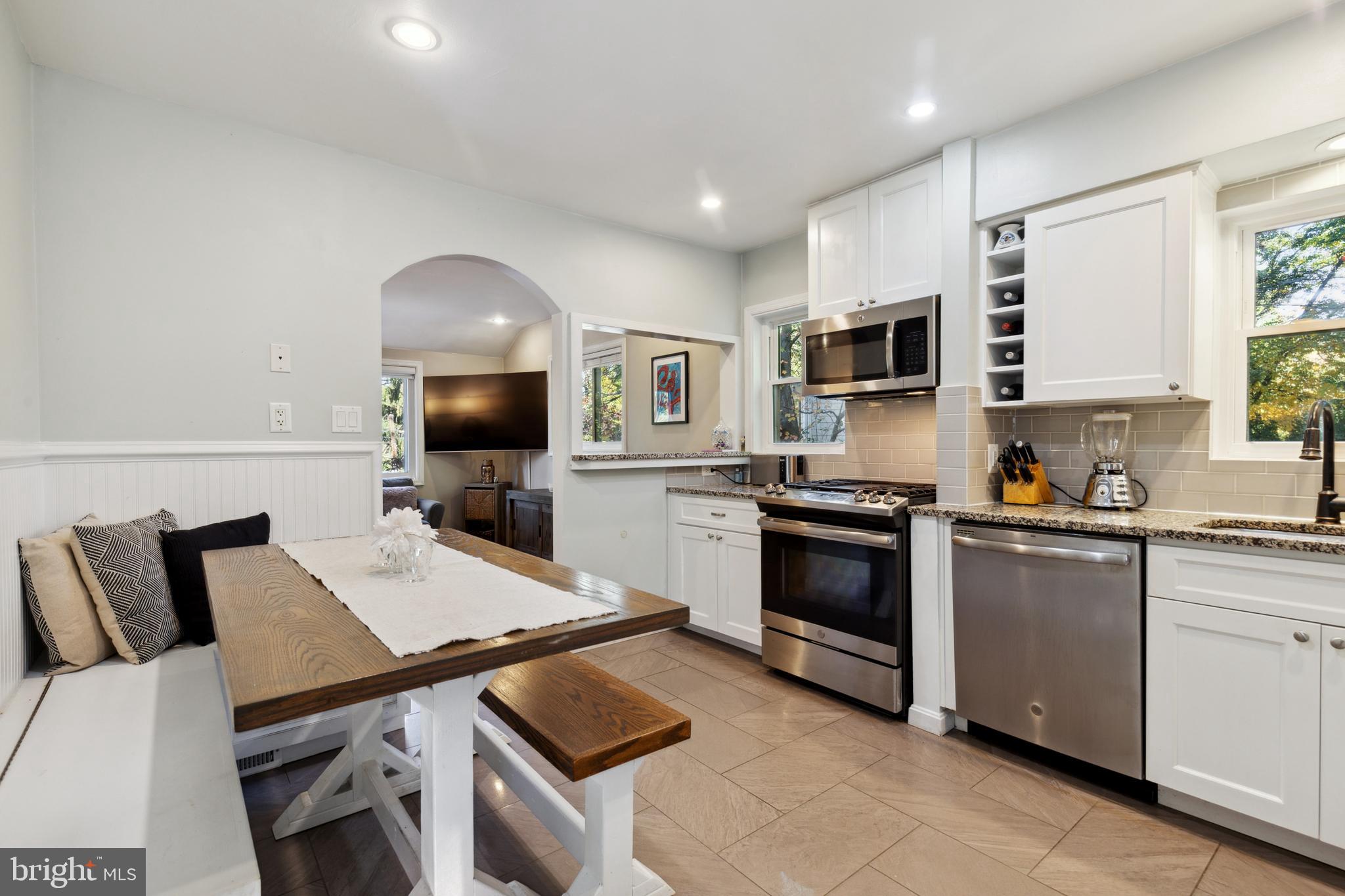 DONNA LEE GARDENS - Residential