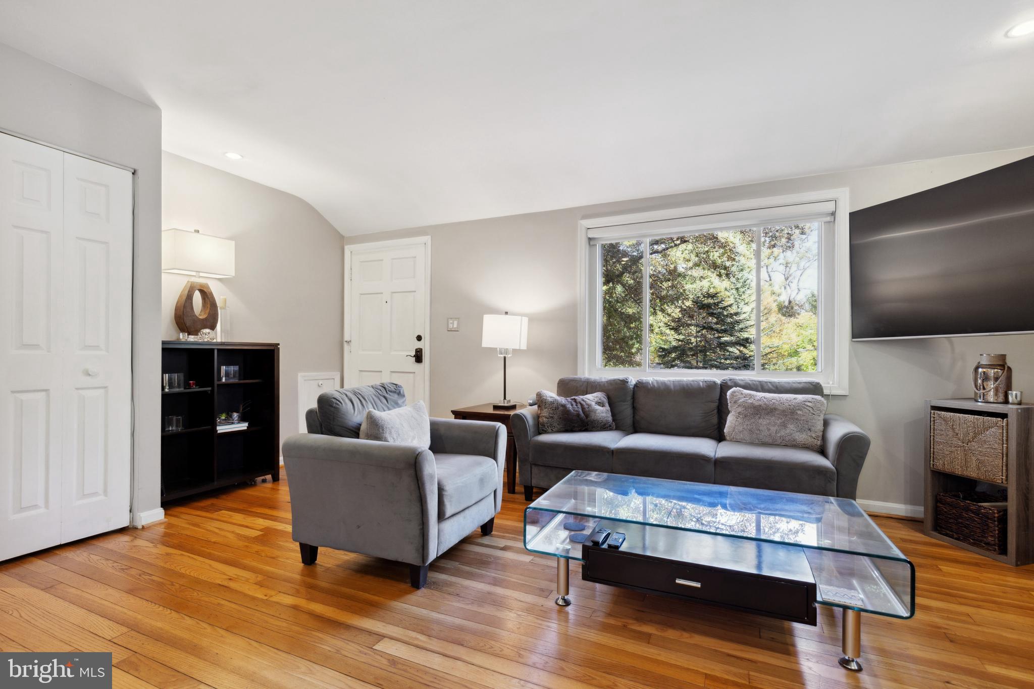 DONNA LEE GARDENS - Residential