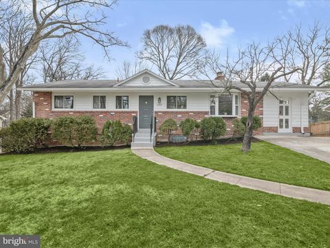 Photo of 11207 Waycross Way, Kensington, MD 20895 (MLS # MDMC2123900) Photo of 11207 Waycross Way, Kensington, MD 20895 (MLS # MDMC2123900)