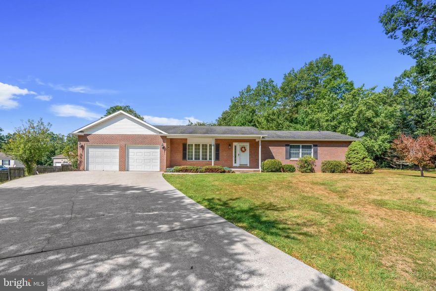 Looking for a perfect property in the heart of Healy Heights with ample space and endless possibilities for your dream house? Look no further! This 2-bedroom, 2-bathroom house is move-in ready and waiting for you to make it your own. With a spacious and open living room and an additional sitting room that can easily be converted into a third bedroom, you'll have plenty of room to breathe. The basement offers endless potential and the garage has a bonus space, giving you all the freedom you need to create the perfect space for yourself.