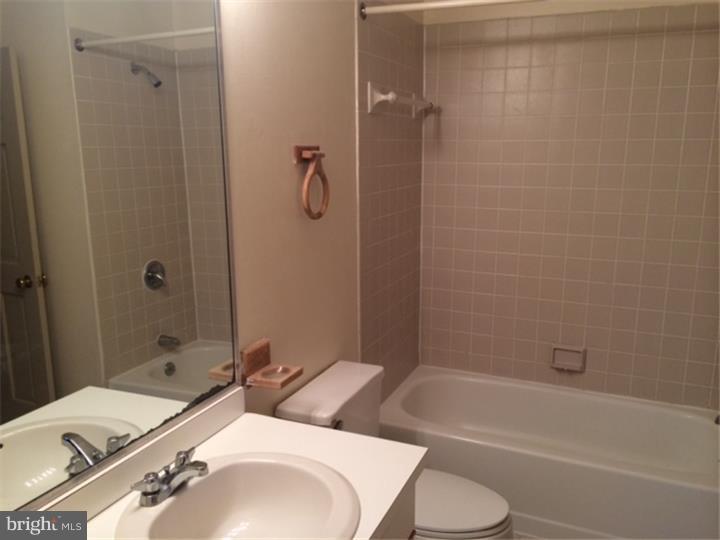 ART MUSEUM AREA - Residential Lease